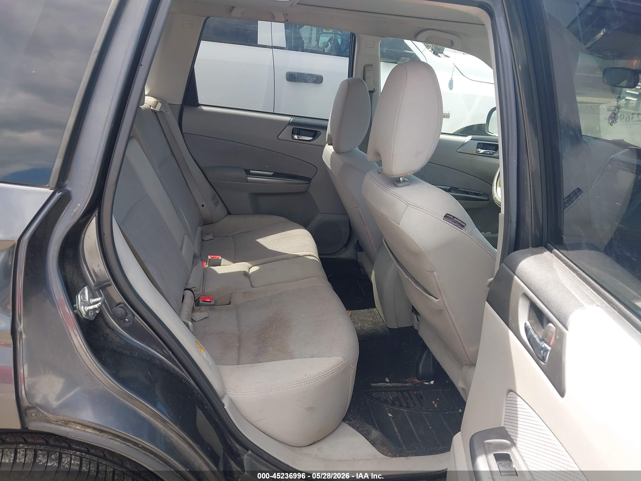 2013 Subaru Forester 2.5x Premium Gray vin: JF2SHADC5DH402228