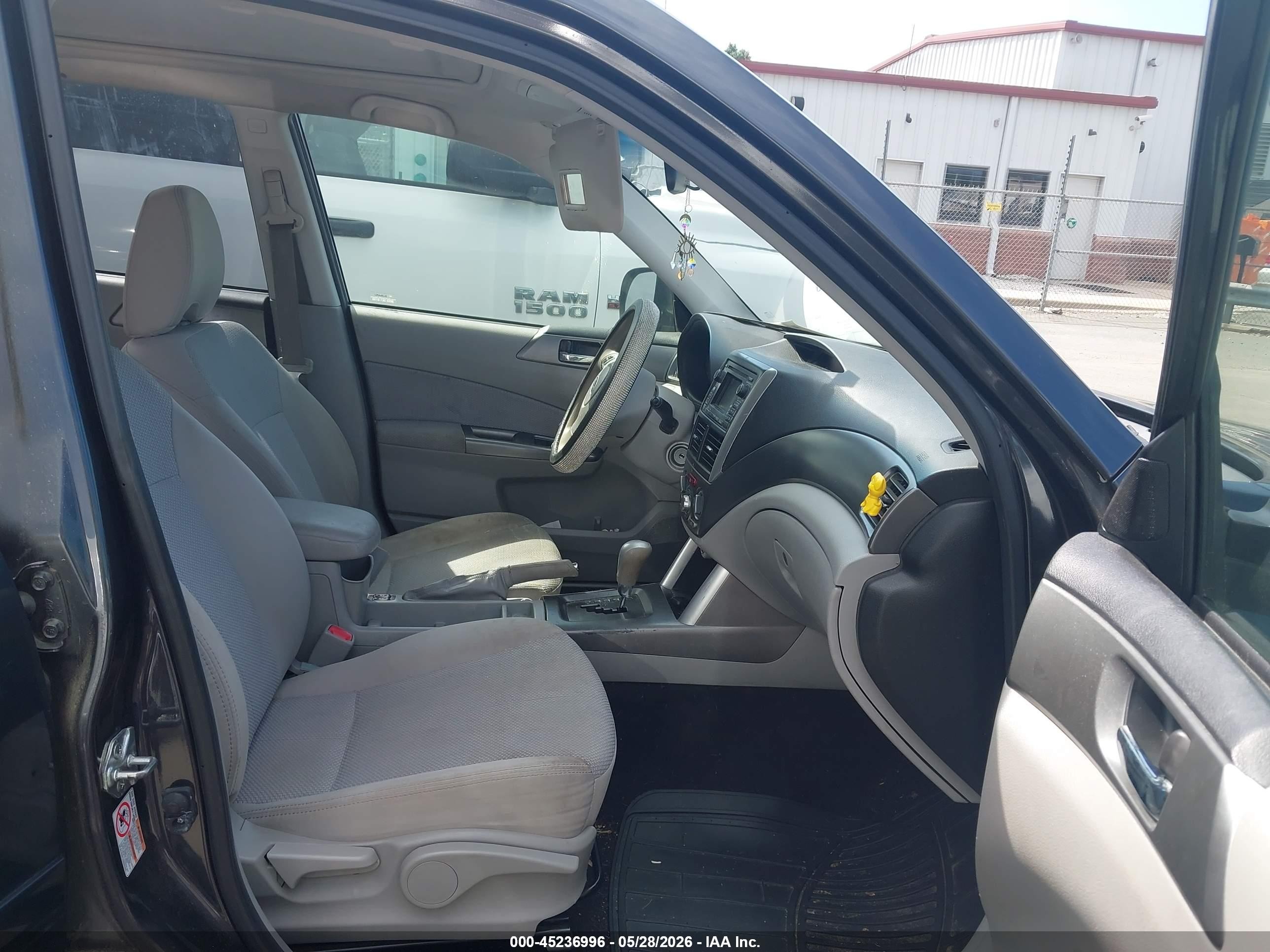 2013 Subaru Forester 2.5x Premium Gray vin: JF2SHADC5DH402228