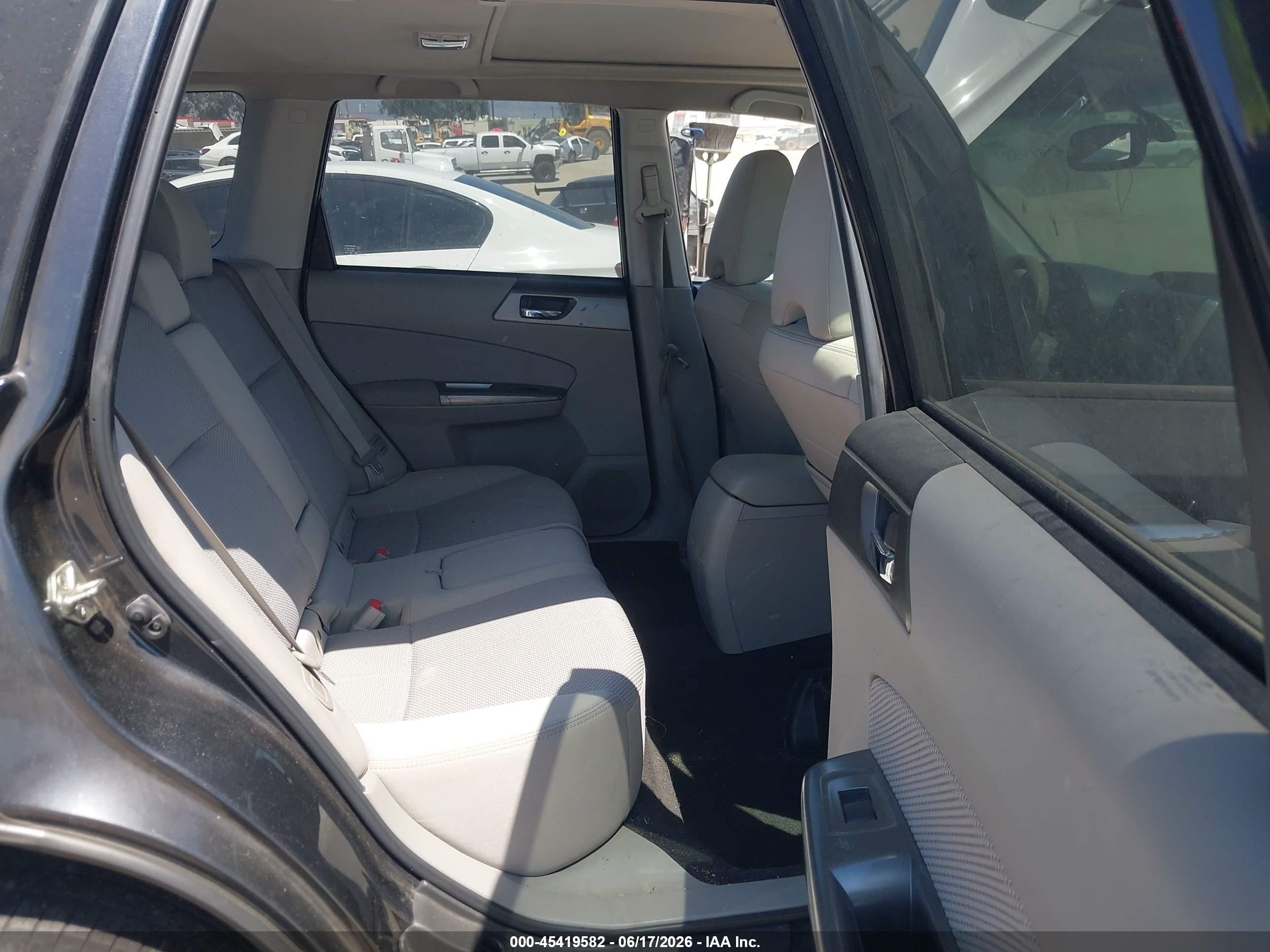 2013 Subaru Forester 2.5x Premium Gray vin: JF2SHADC5DH405226