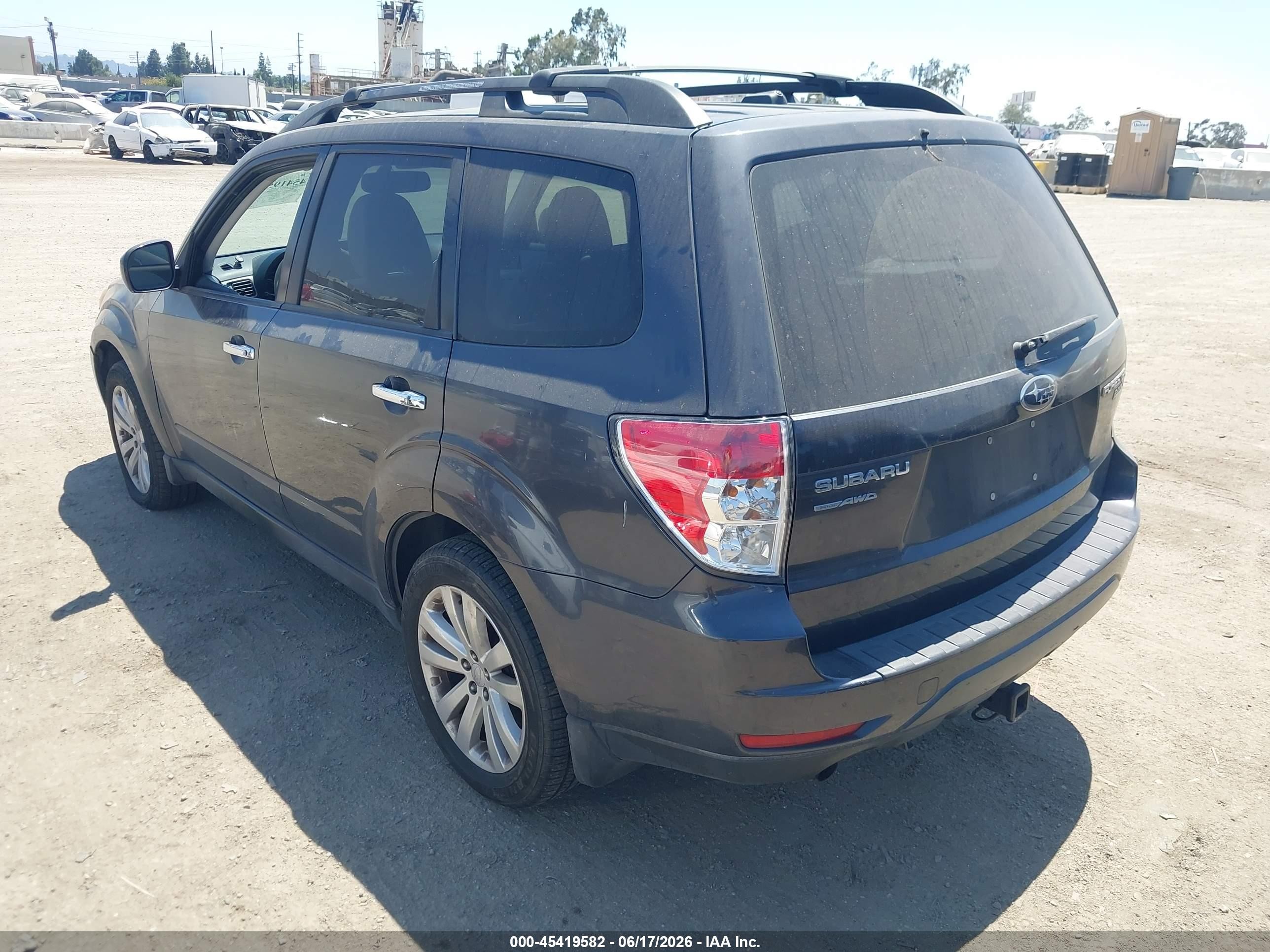 2013 Subaru Forester 2.5x Premium Gray vin: JF2SHADC5DH405226