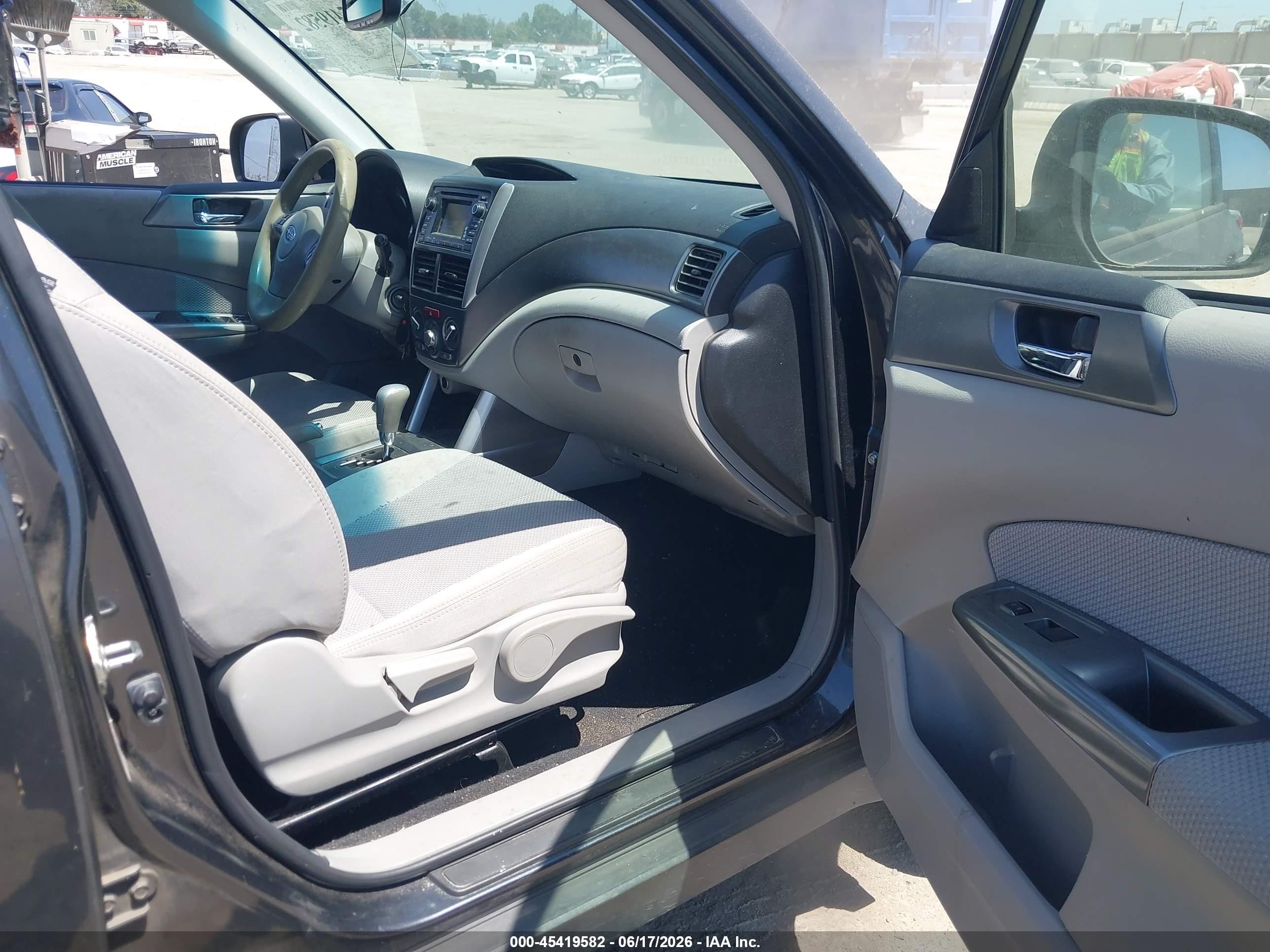 2013 Subaru Forester 2.5x Premium Gray vin: JF2SHADC5DH405226