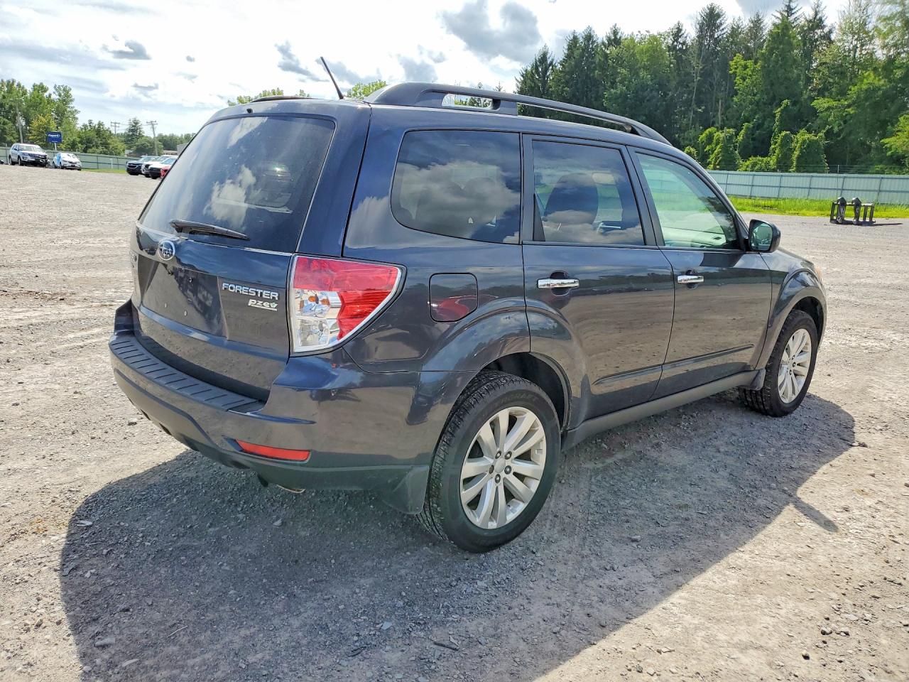 2013 Subaru Forester 2.5x Premium Gray vin: JF2SHADC5DH409390
