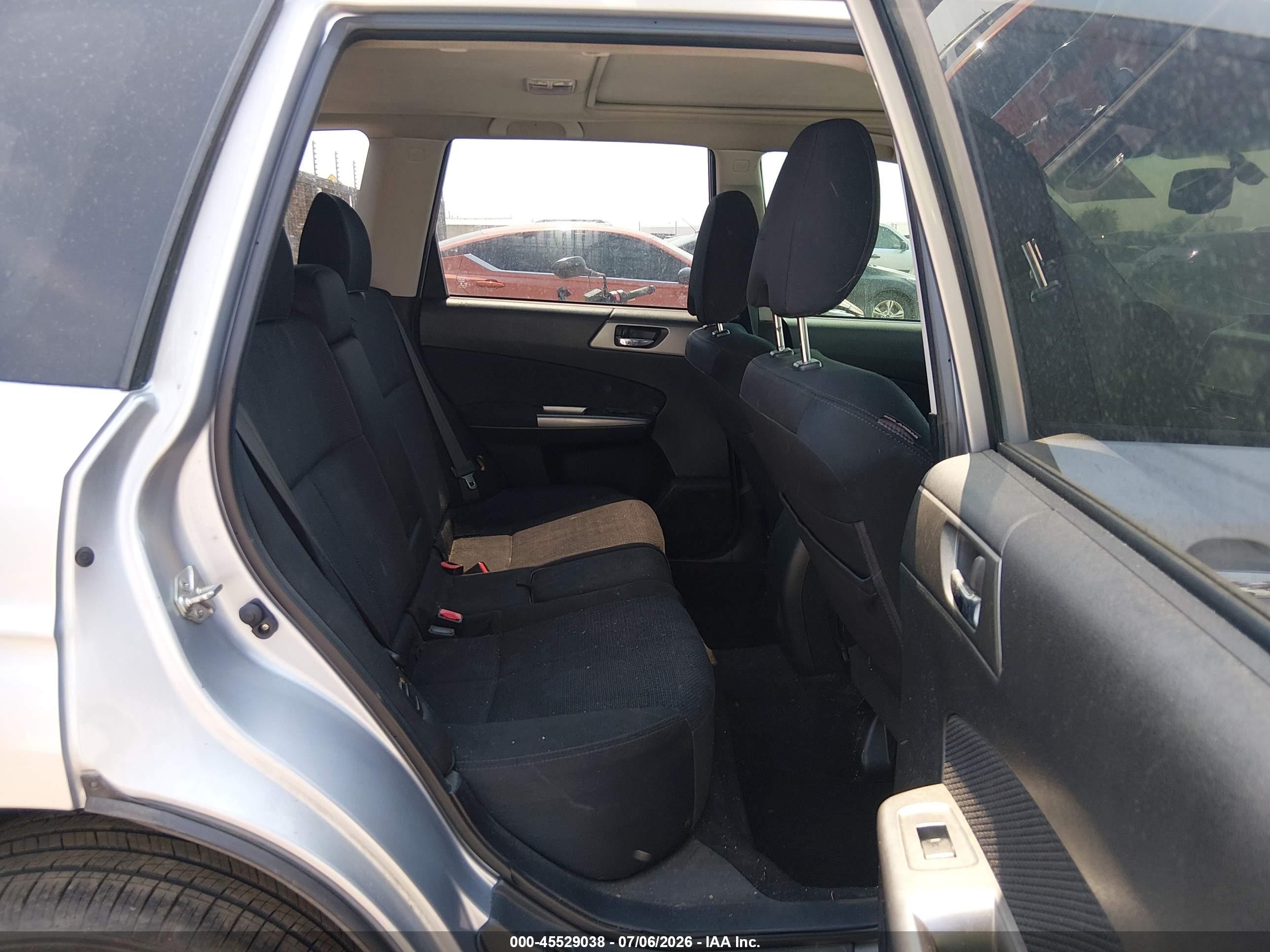 2013 Subaru Forester 2.5x Premium Серебряный vin: JF2SHADC5DH417442