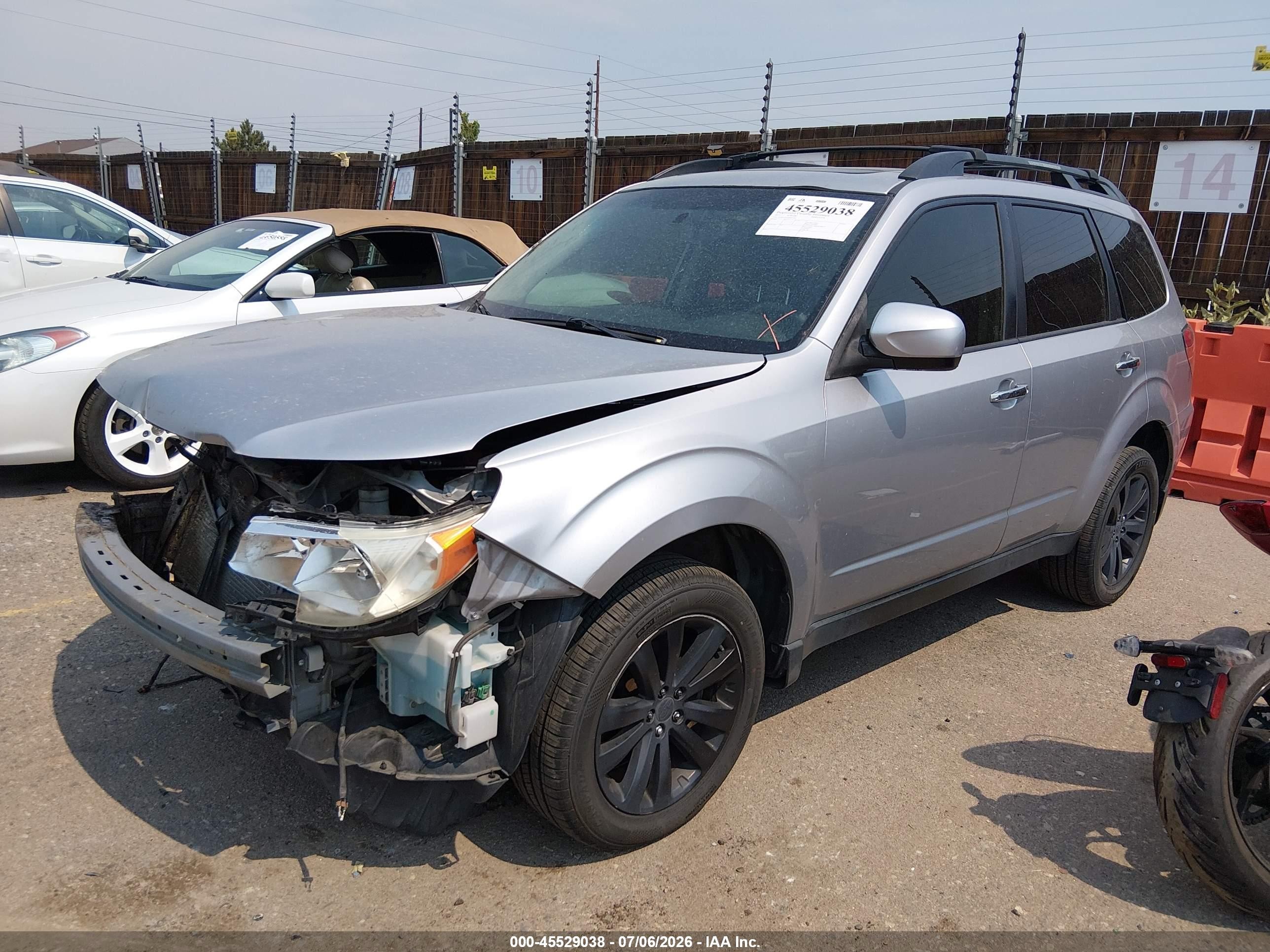2013 Subaru Forester 2.5x Premium Серебряный vin: JF2SHADC5DH417442