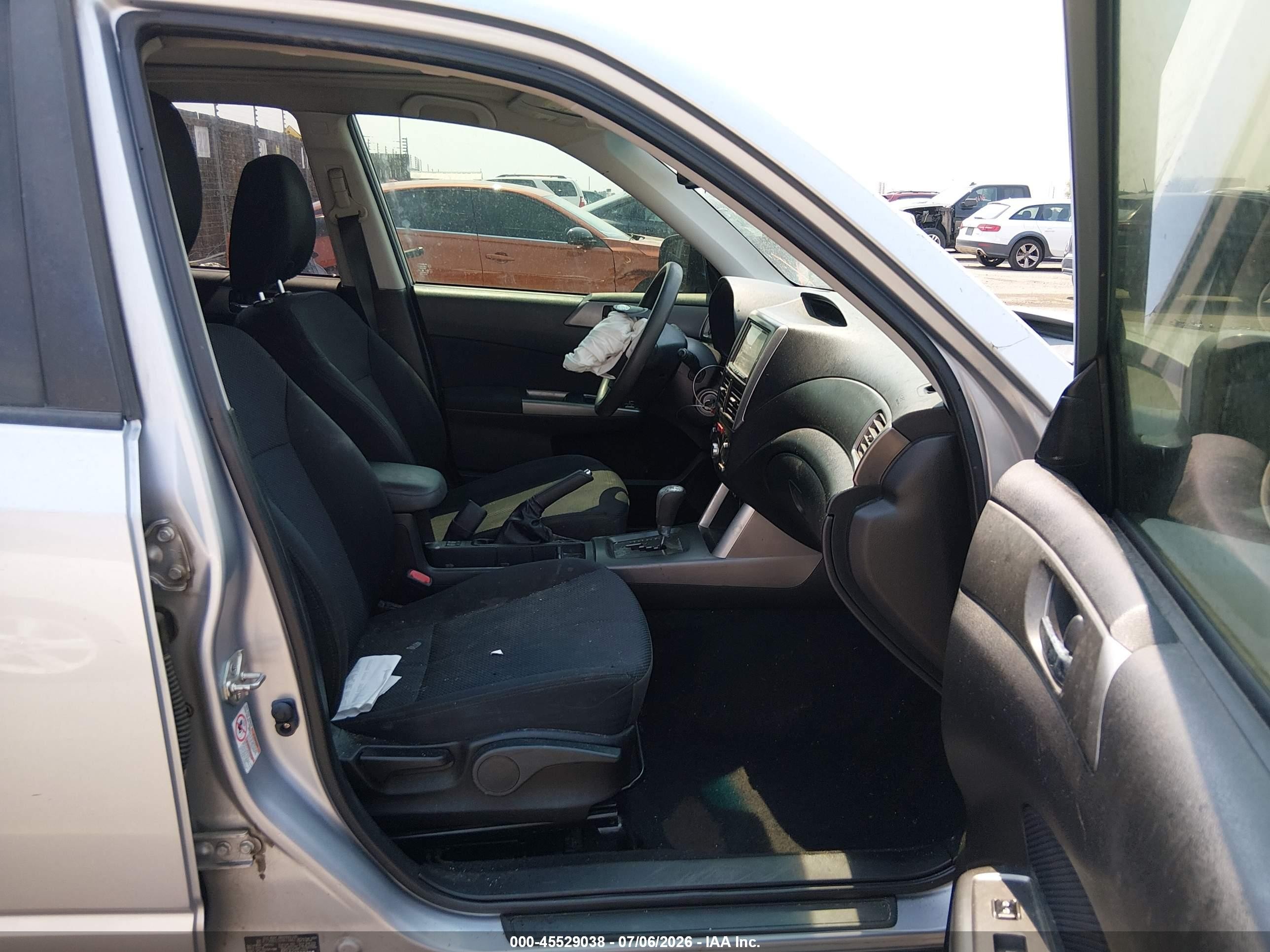 2013 Subaru Forester 2.5x Premium Серебряный vin: JF2SHADC5DH417442