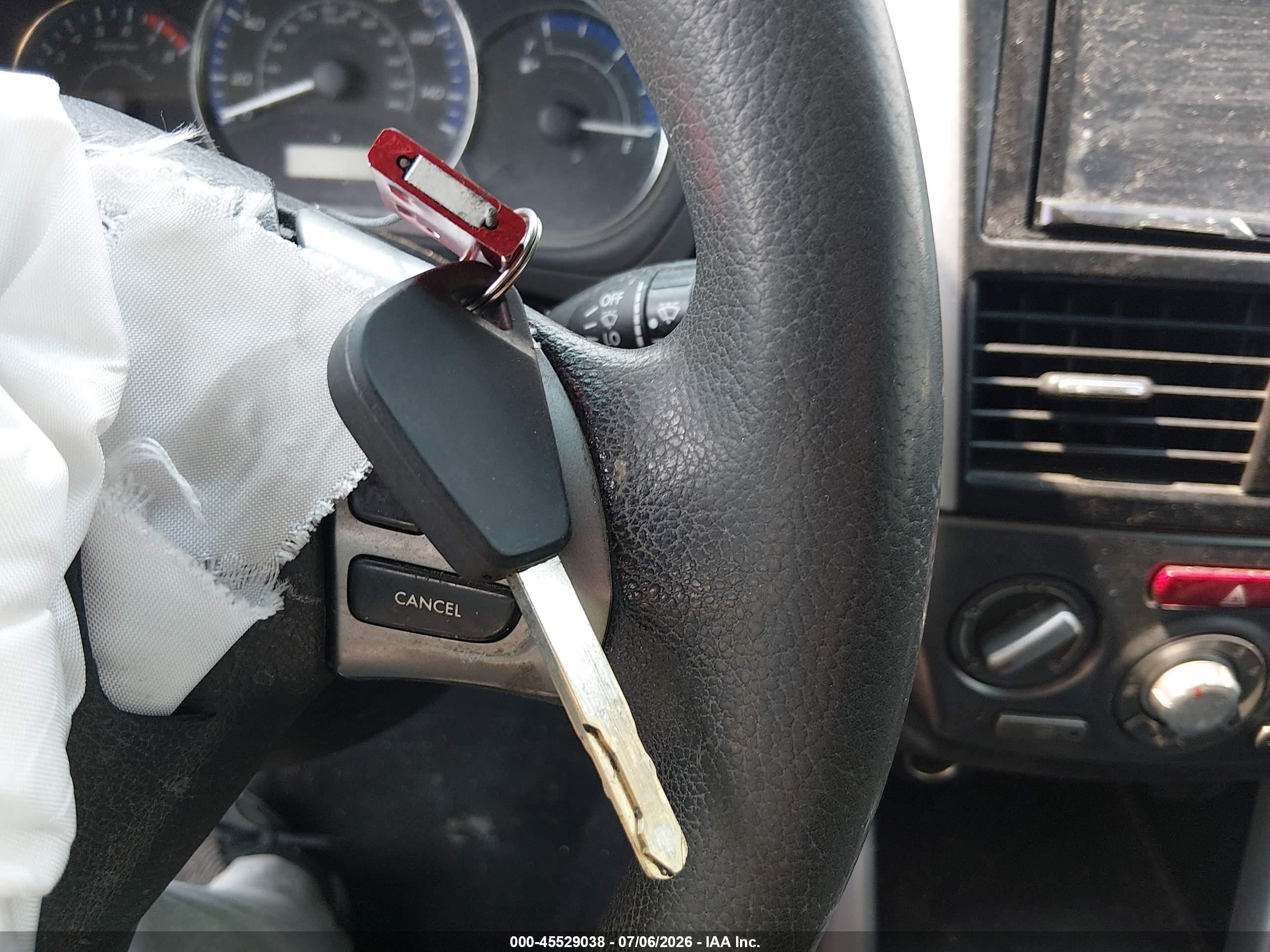 2013 Subaru Forester 2.5x Premium Серебряный vin: JF2SHADC5DH417442