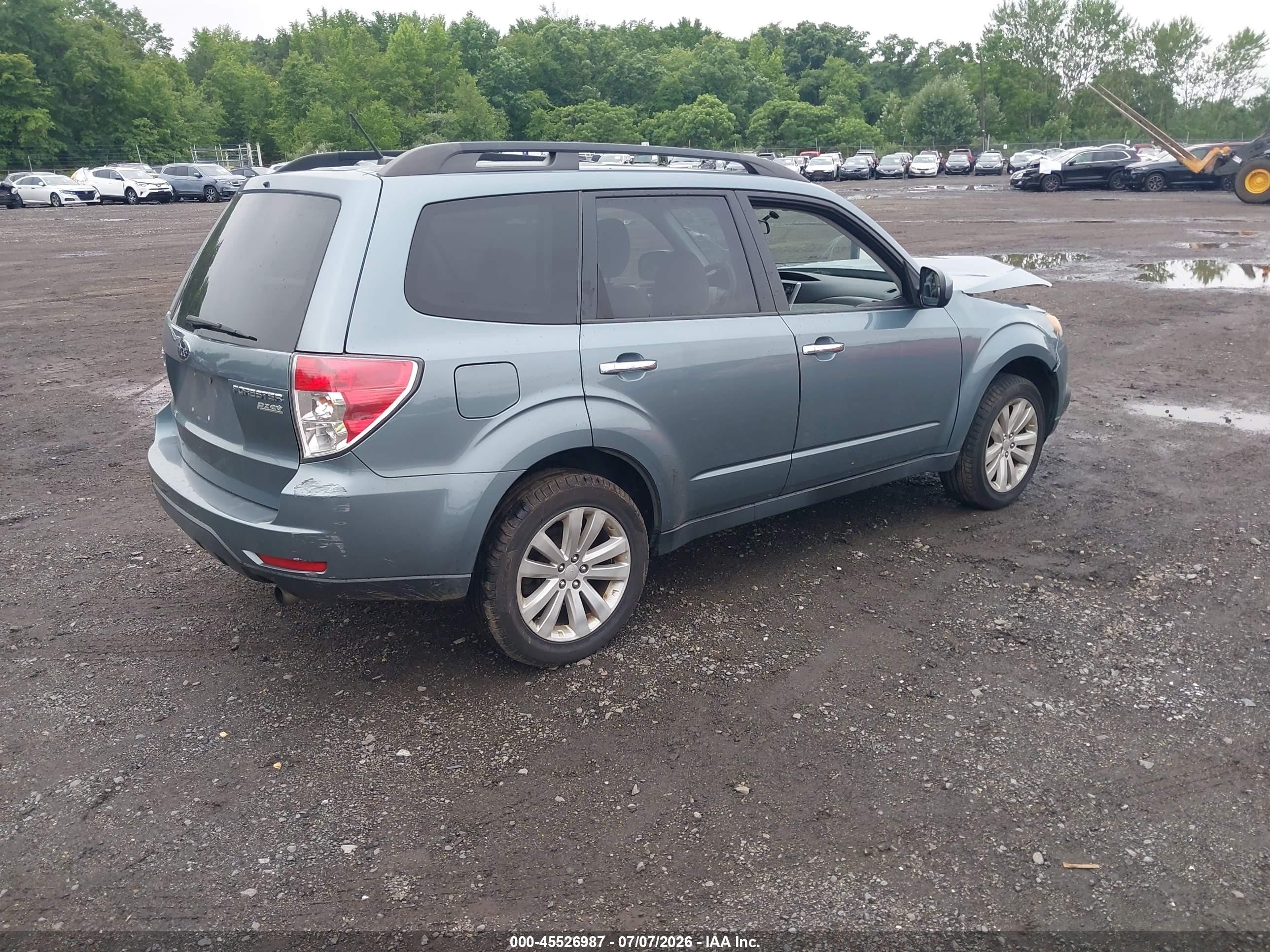 2013 Subaru Forester 2.5x Premium Кремовый vin: JF2SHADC5DH431003