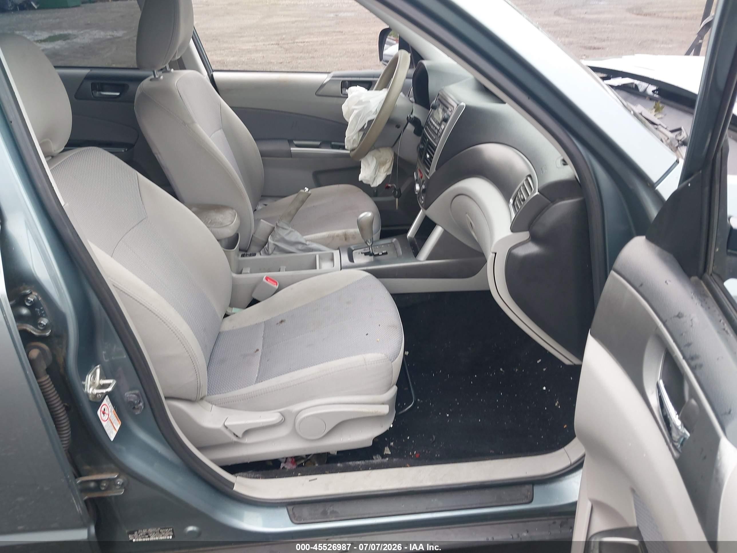 2013 Subaru Forester 2.5x Premium Кремовый vin: JF2SHADC5DH431003