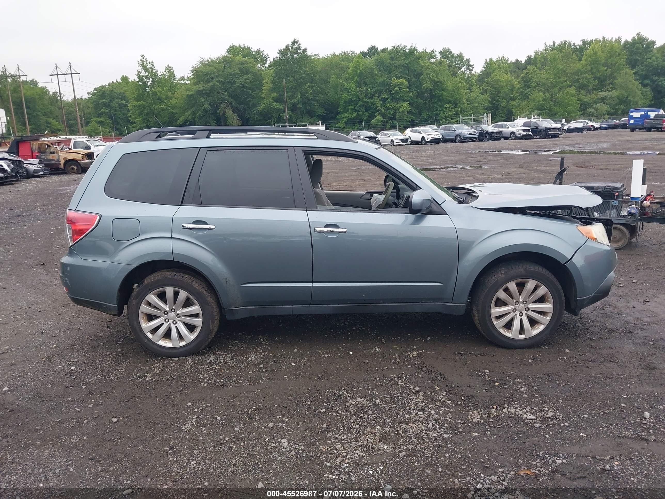 2013 Subaru Forester 2.5x Premium Кремовый vin: JF2SHADC5DH431003