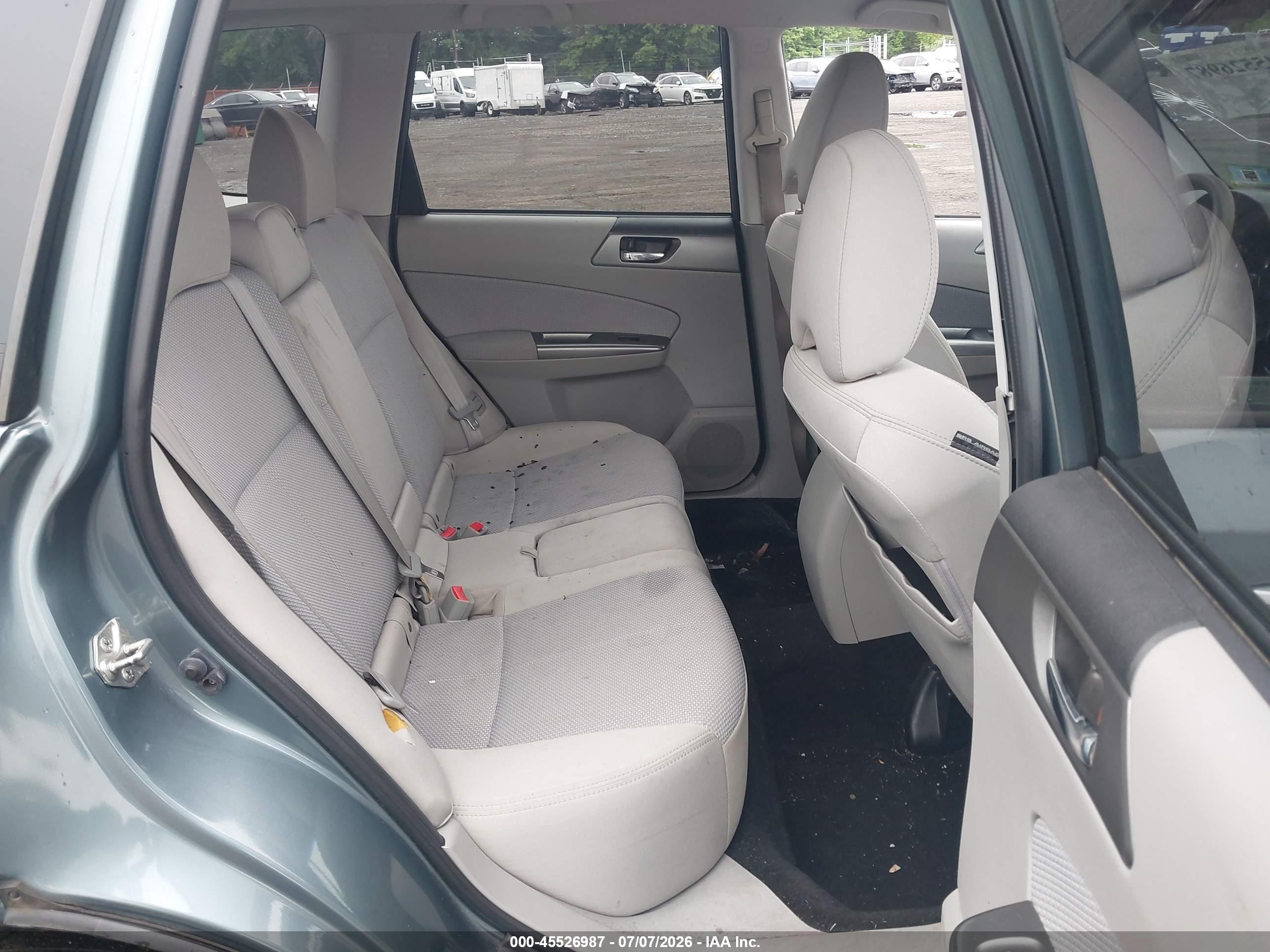 2013 Subaru Forester 2.5x Premium Кремовый vin: JF2SHADC5DH431003
