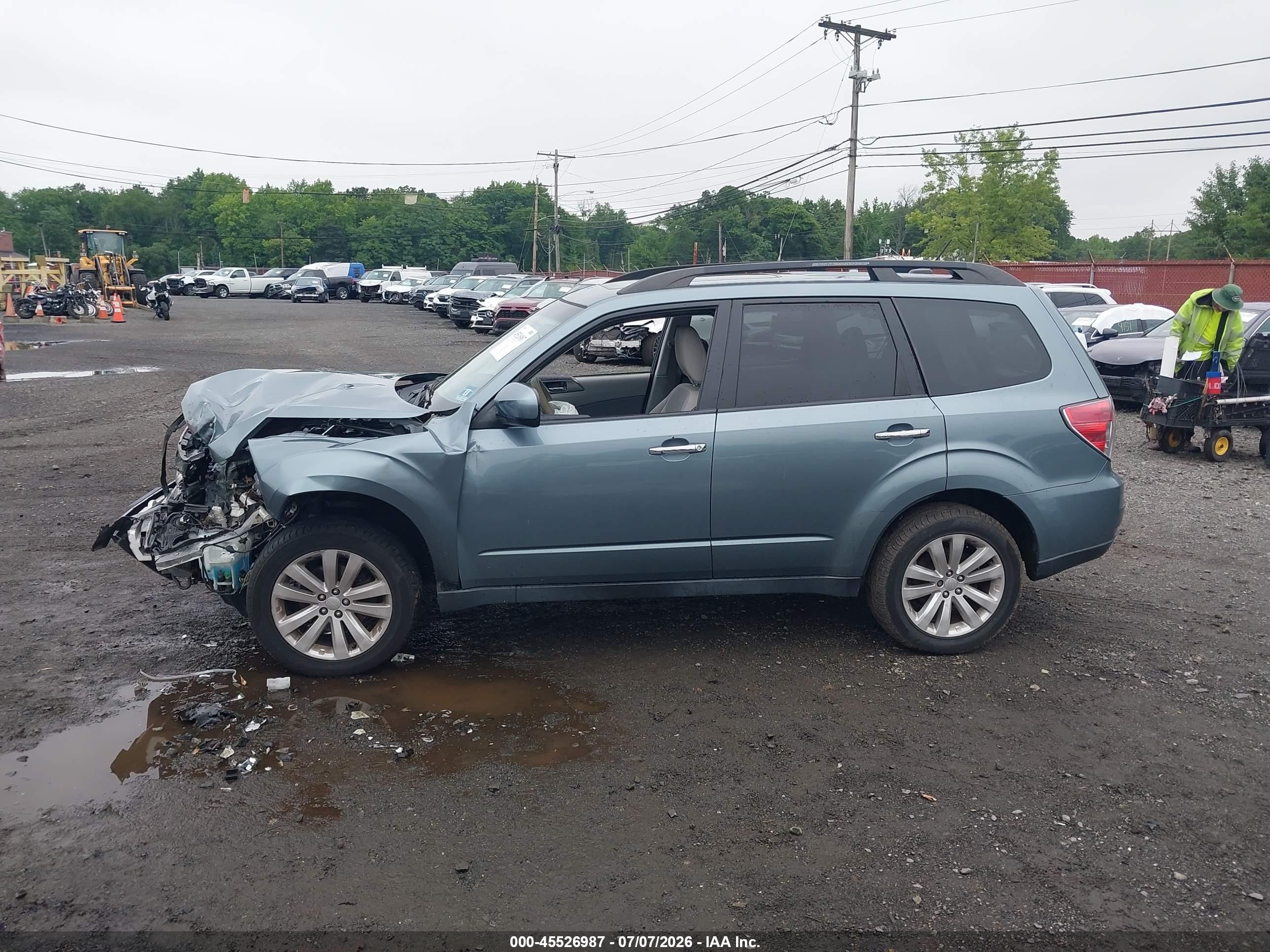 2013 Subaru Forester 2.5x Premium Кремовый vin: JF2SHADC5DH431003