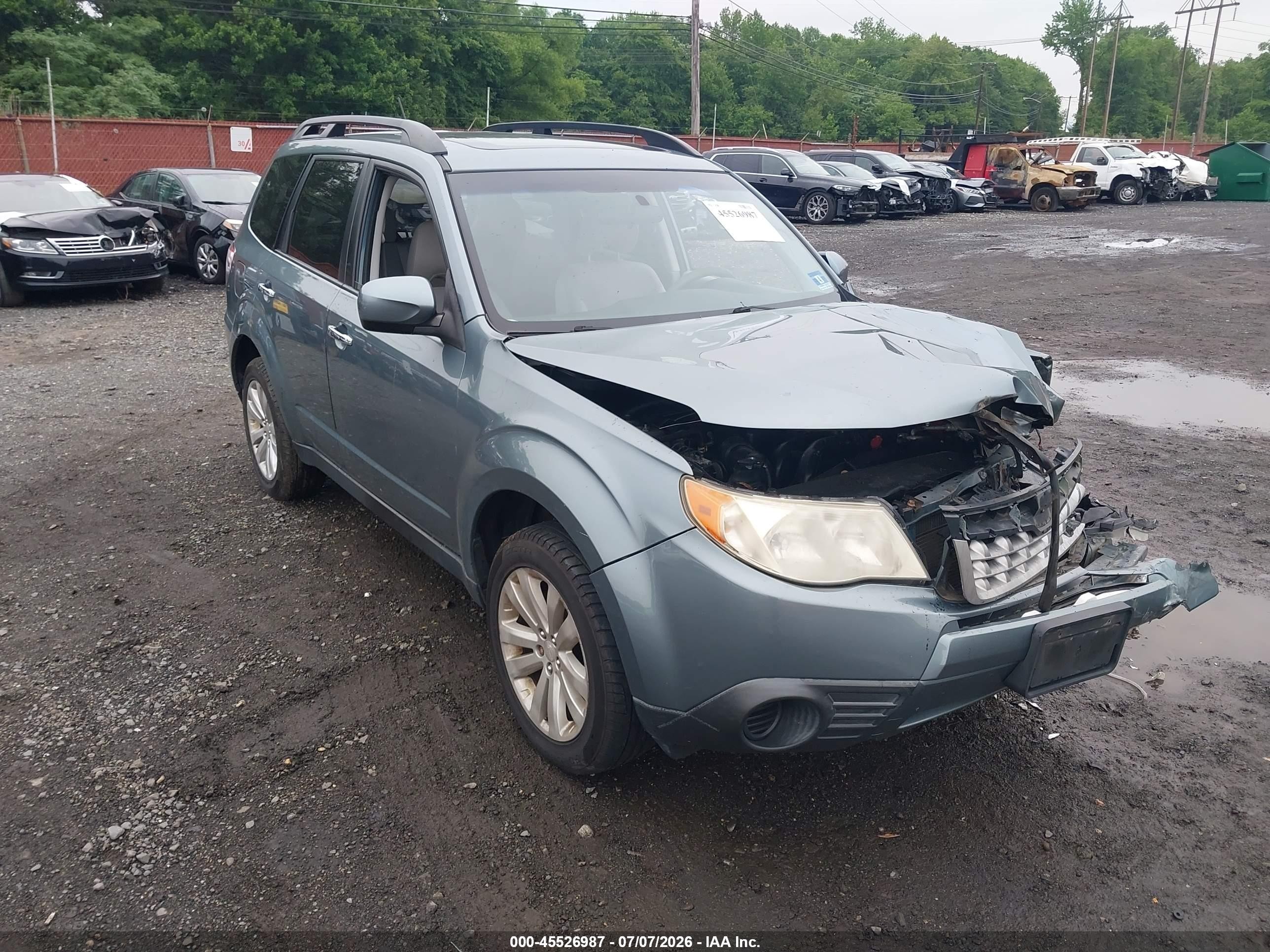 2013 Subaru Forester 2.5x Premium Кремовый vin: JF2SHADC5DH431003