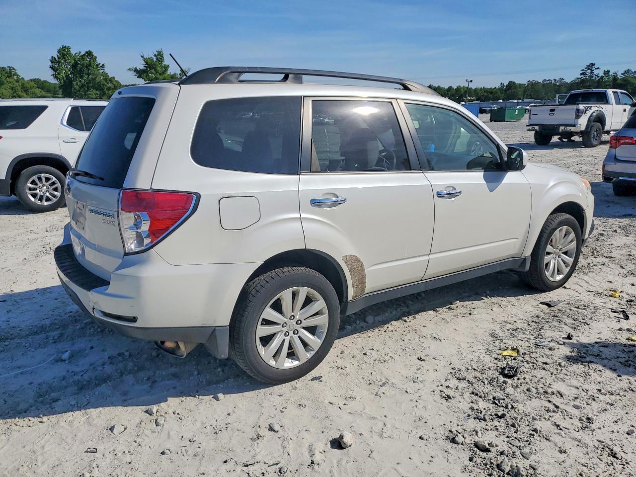 2013 Subaru Forester 2.5x Premium White vin: JF2SHADC5DH432183