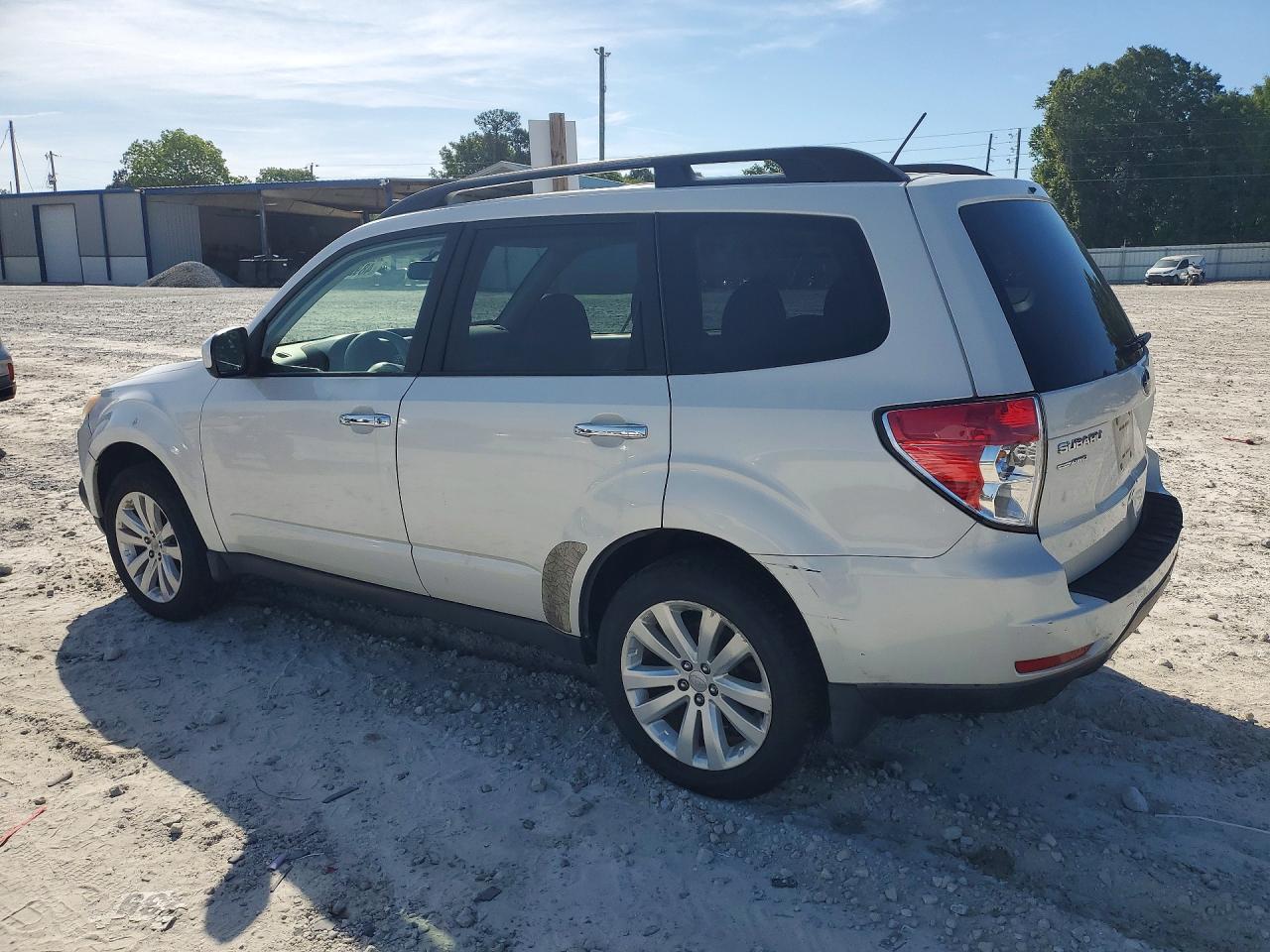 2013 Subaru Forester 2.5x Premium White vin: JF2SHADC5DH432183