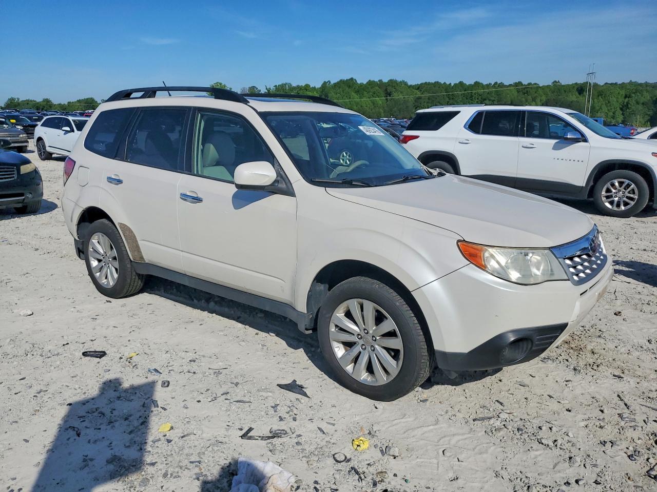 2013 Subaru Forester 2.5x Premium White vin: JF2SHADC5DH432183