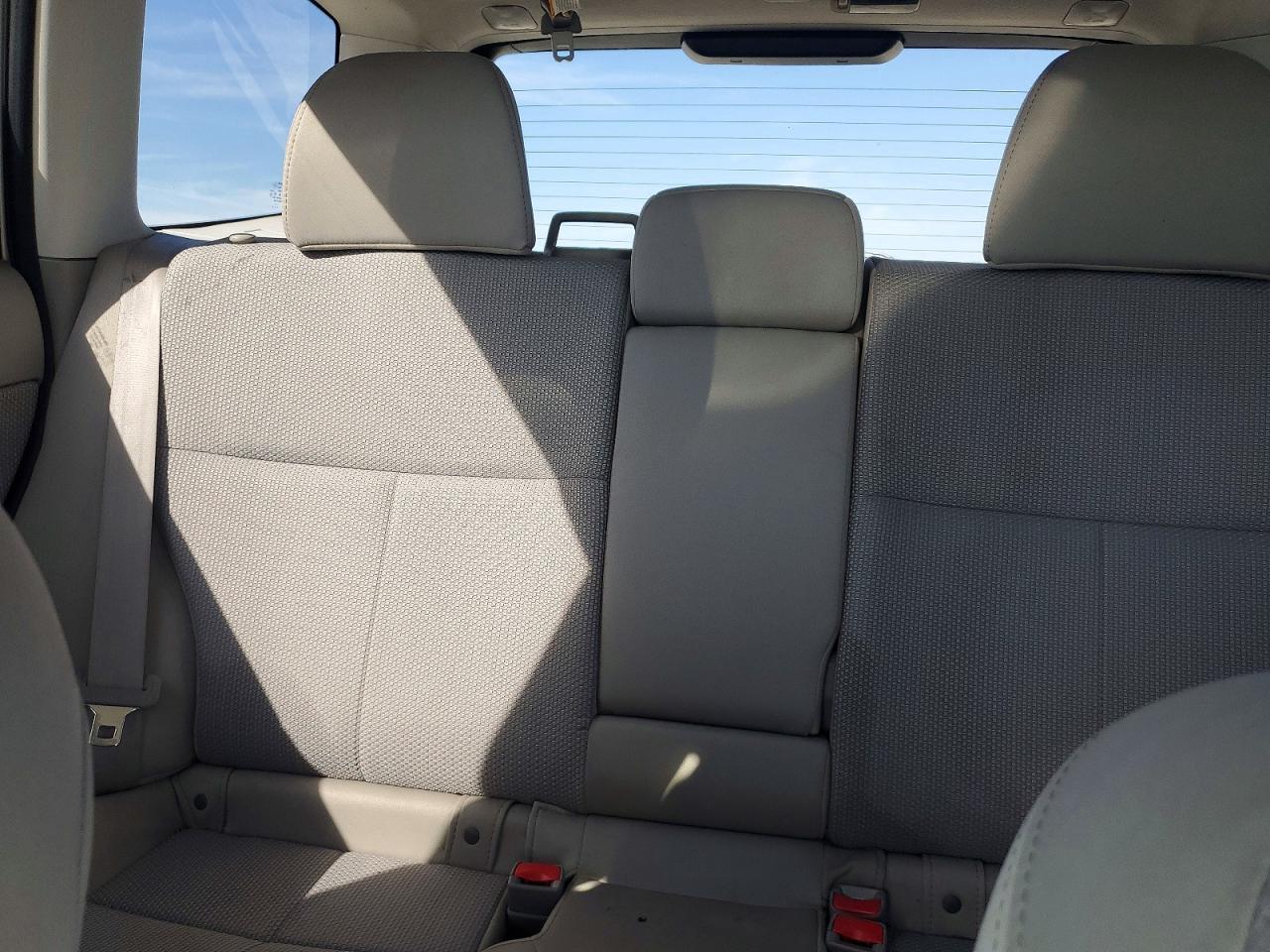 2013 Subaru Forester 2.5x Premium White vin: JF2SHADC5DH432183