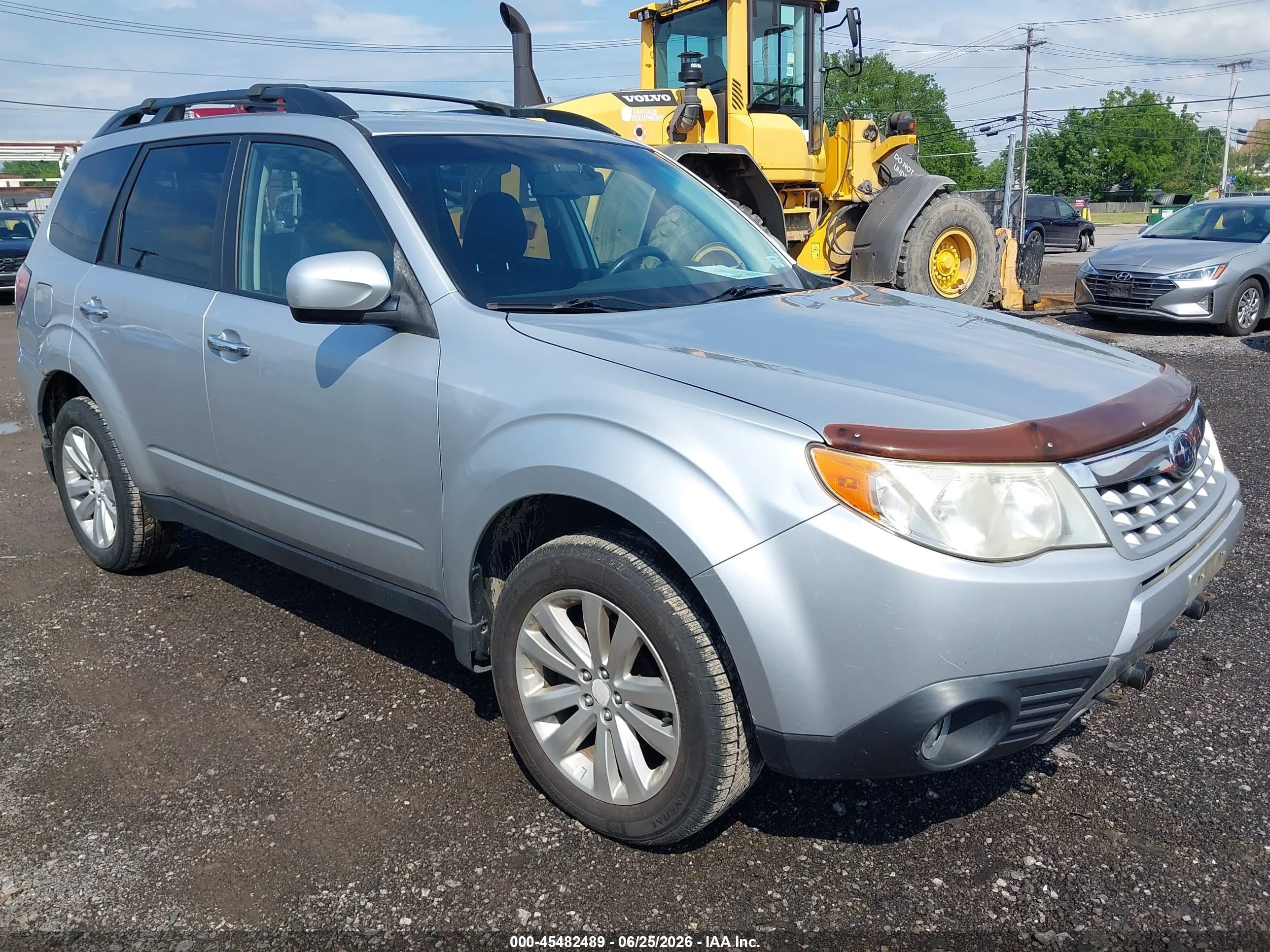 2011 Subaru Forester 2.5x Premium Серебряный vin: JF2SHADC6BG755919