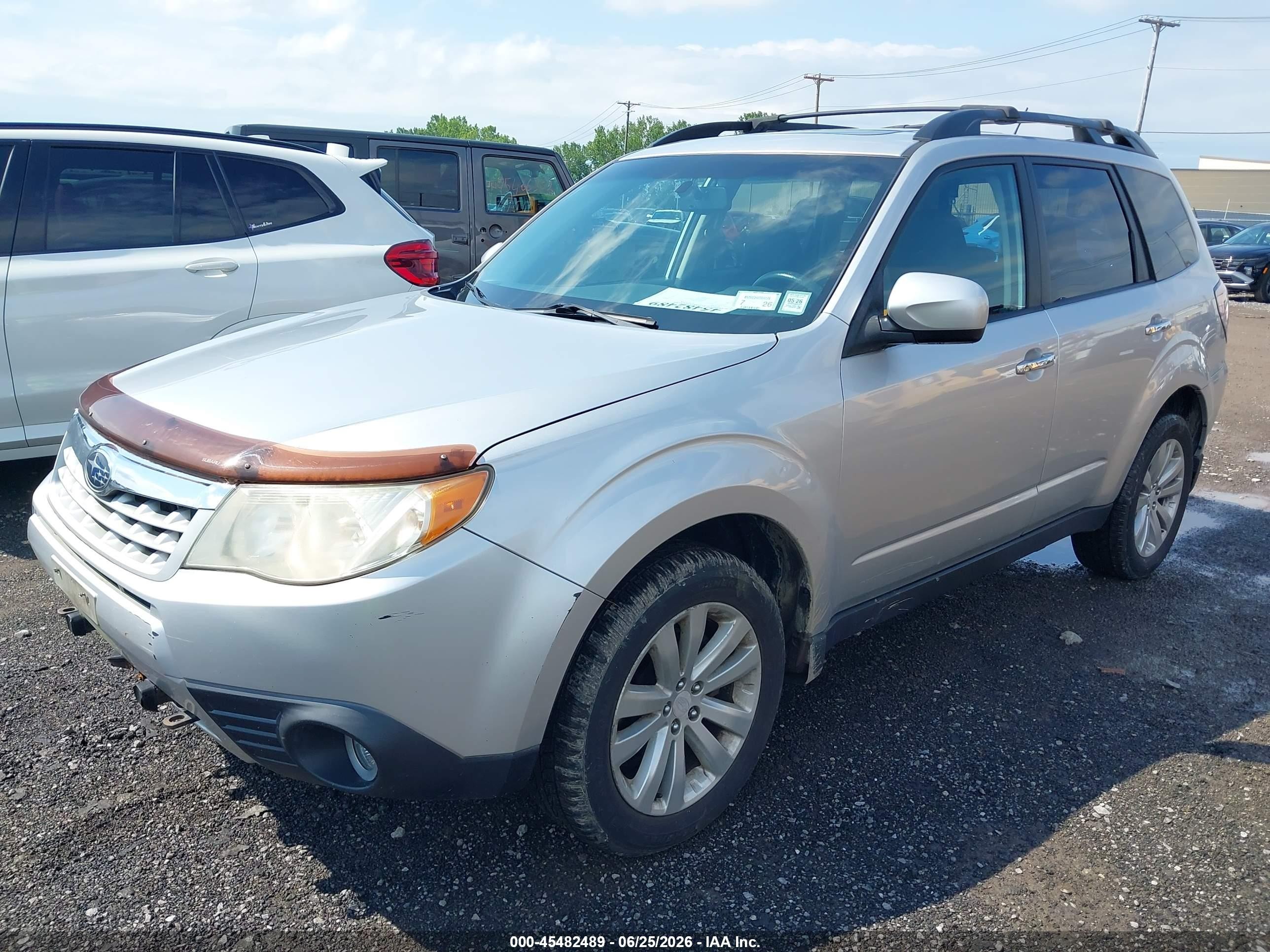 2011 Subaru Forester 2.5x Premium Серебряный vin: JF2SHADC6BG755919