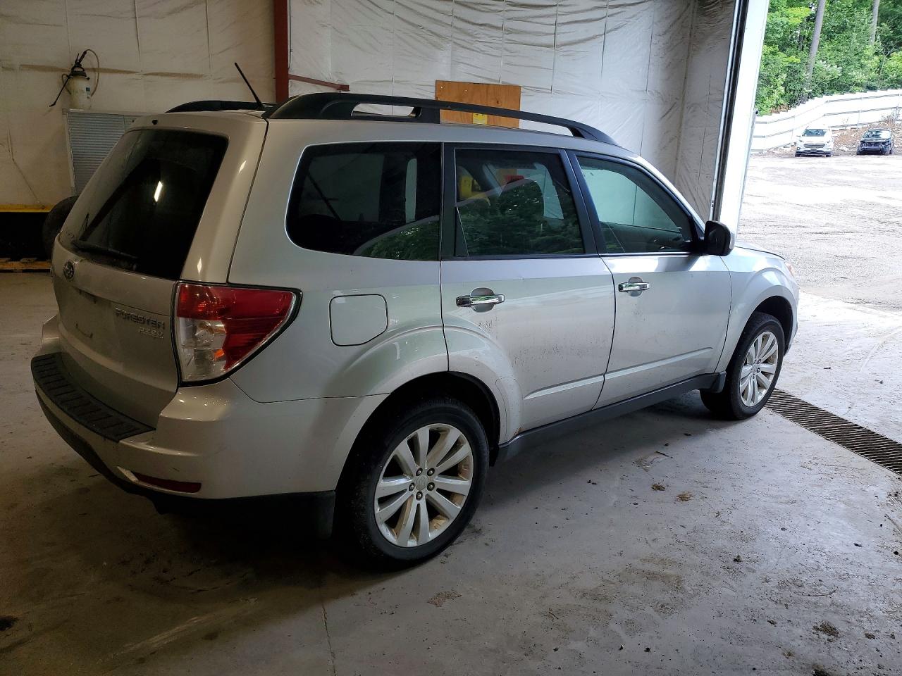 2011 Subaru Forester 2.5x Premium Серебряный vin: JF2SHADC6BG764622