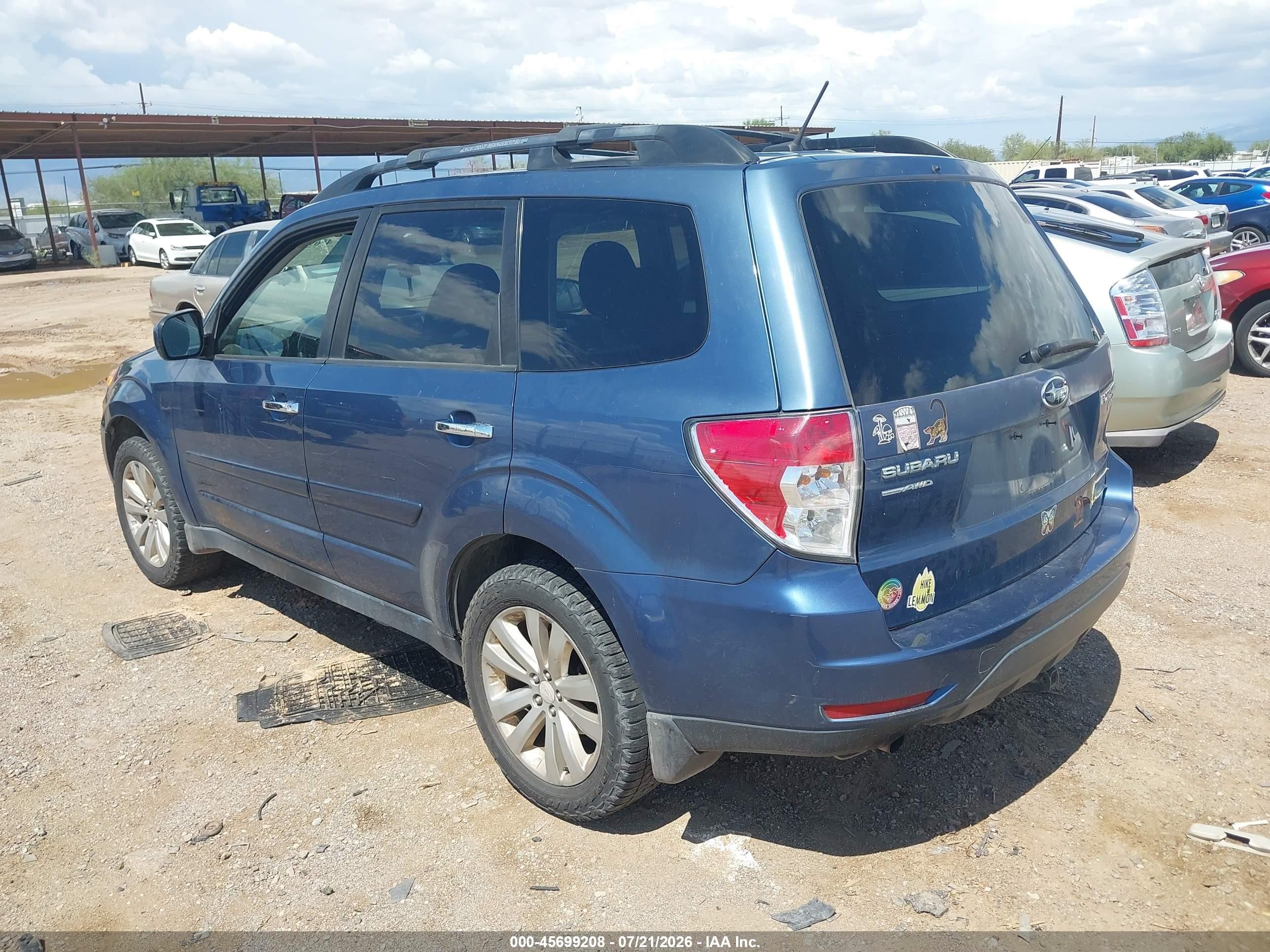2012 Subaru Forester 2.5x Premium Blue vin: JF2SHADC6CH431767