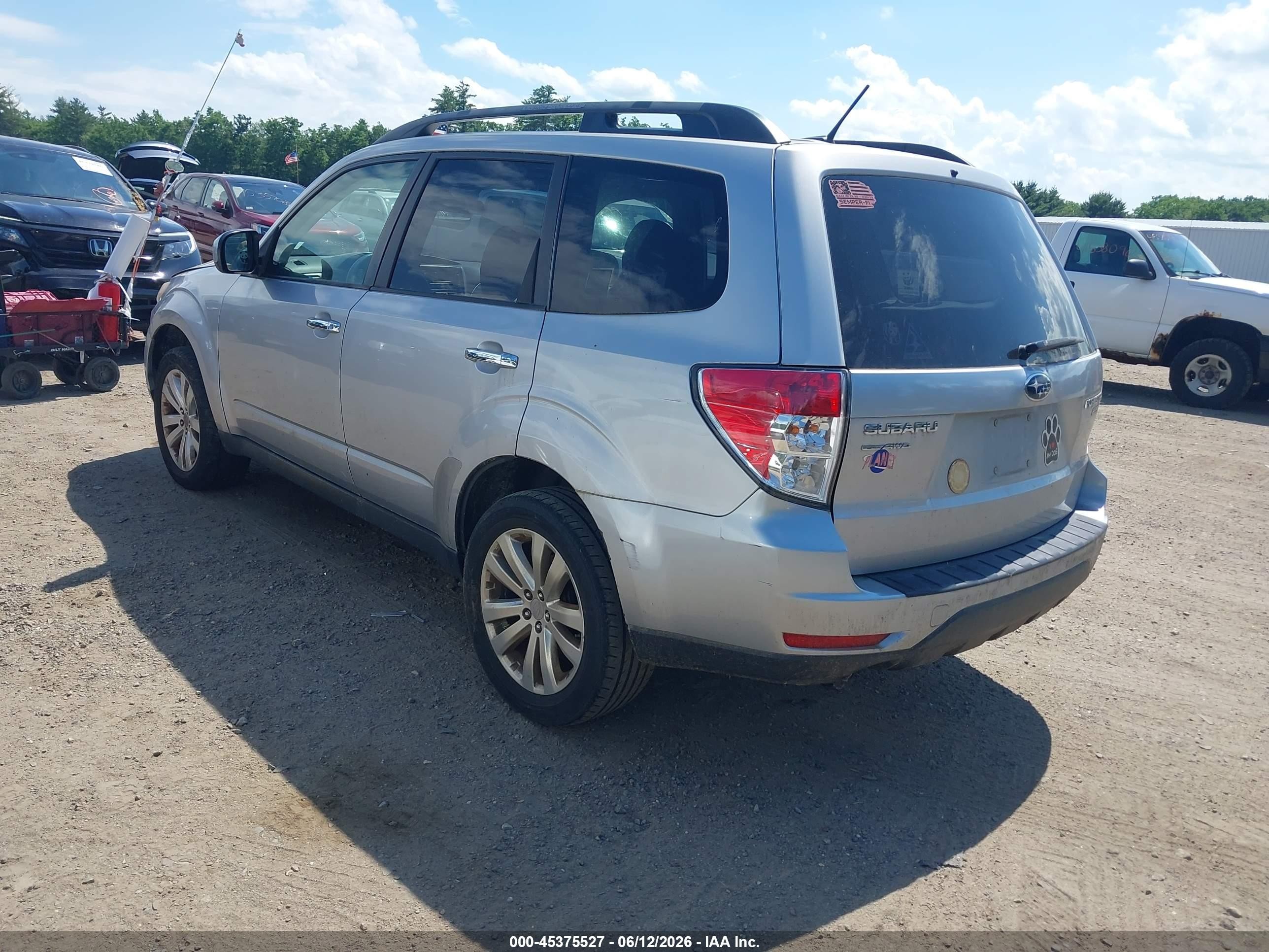 2012 Subaru Forester 2.5x Premium Silver vin: JF2SHADC6CH437178