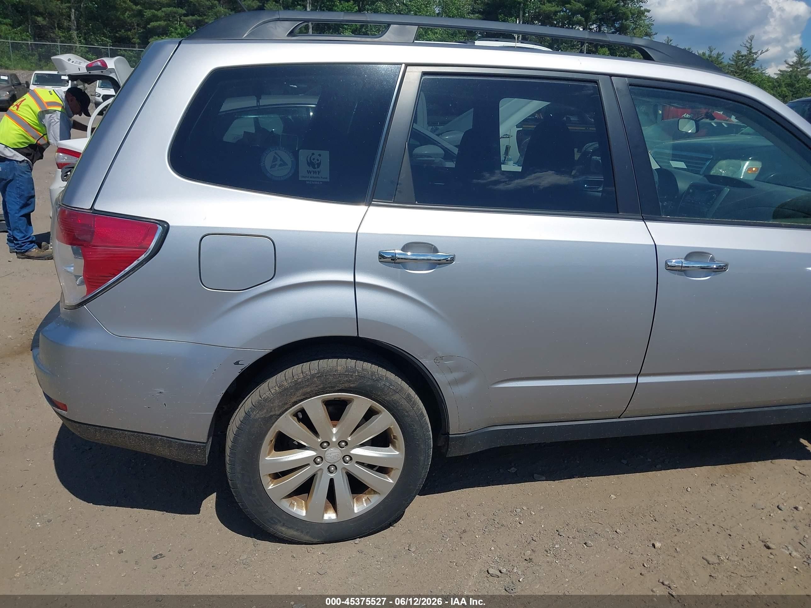 2012 Subaru Forester 2.5x Premium Silver vin: JF2SHADC6CH437178