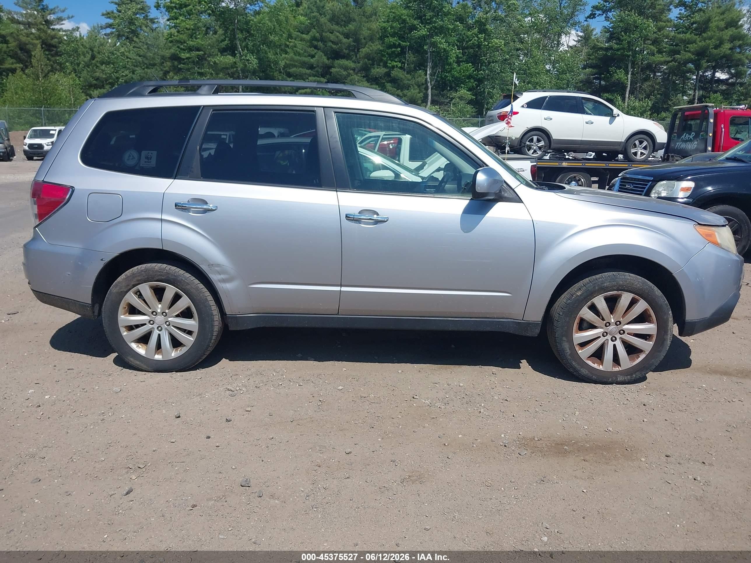 2012 Subaru Forester 2.5x Premium Silver vin: JF2SHADC6CH437178