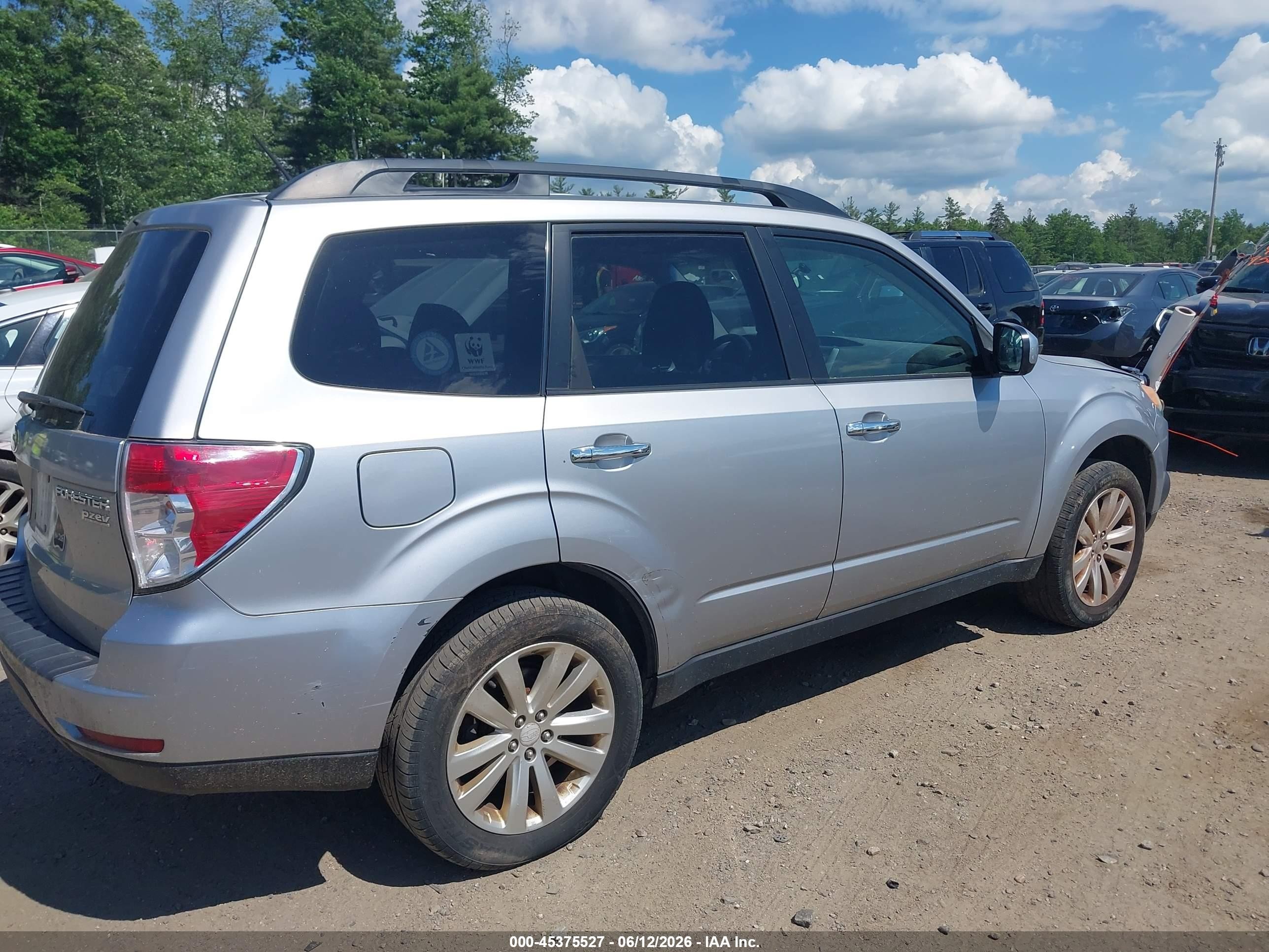 2012 Subaru Forester 2.5x Premium Silver vin: JF2SHADC6CH437178