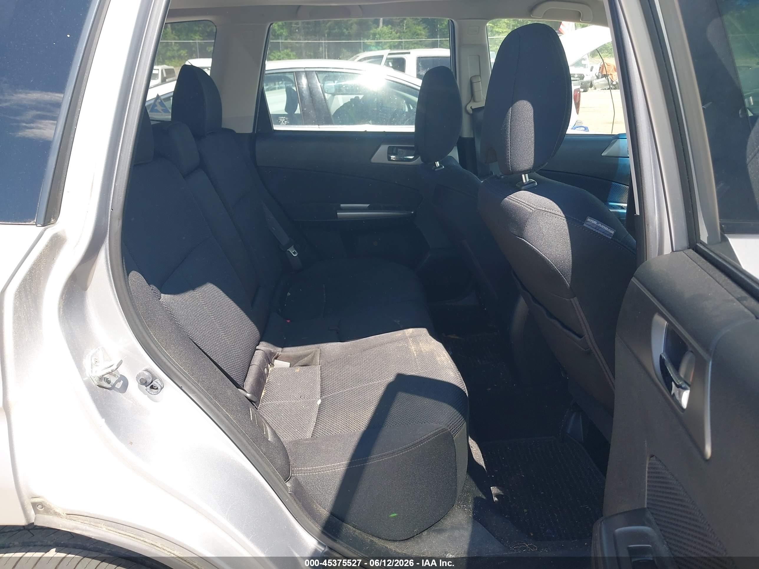 2012 Subaru Forester 2.5x Premium Silver vin: JF2SHADC6CH437178