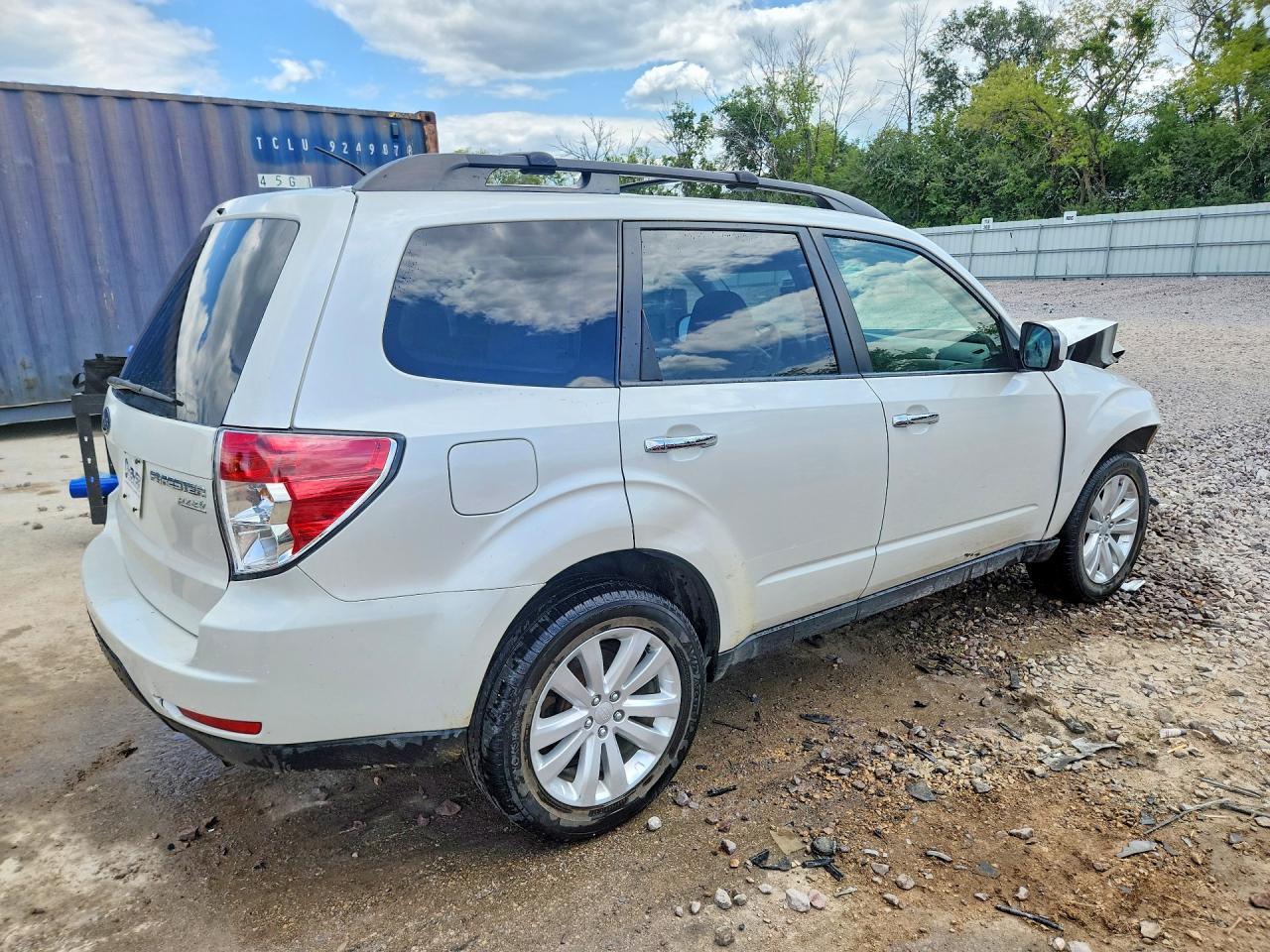 2012 Subaru Forester 2.5x Premium White vin: JF2SHADC6CH437911