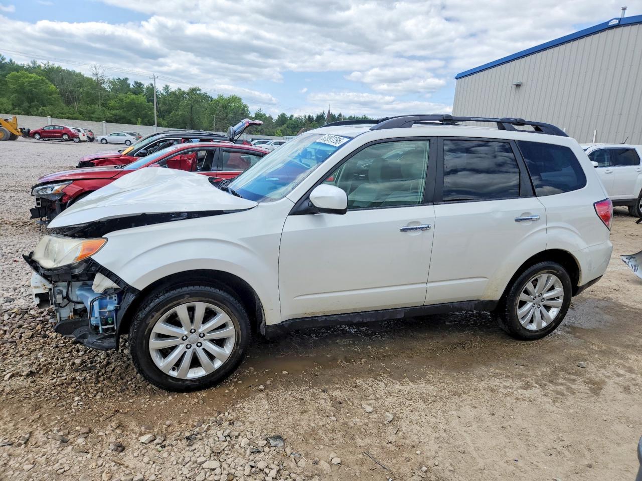 2012 Subaru Forester 2.5x Premium White vin: JF2SHADC6CH437911