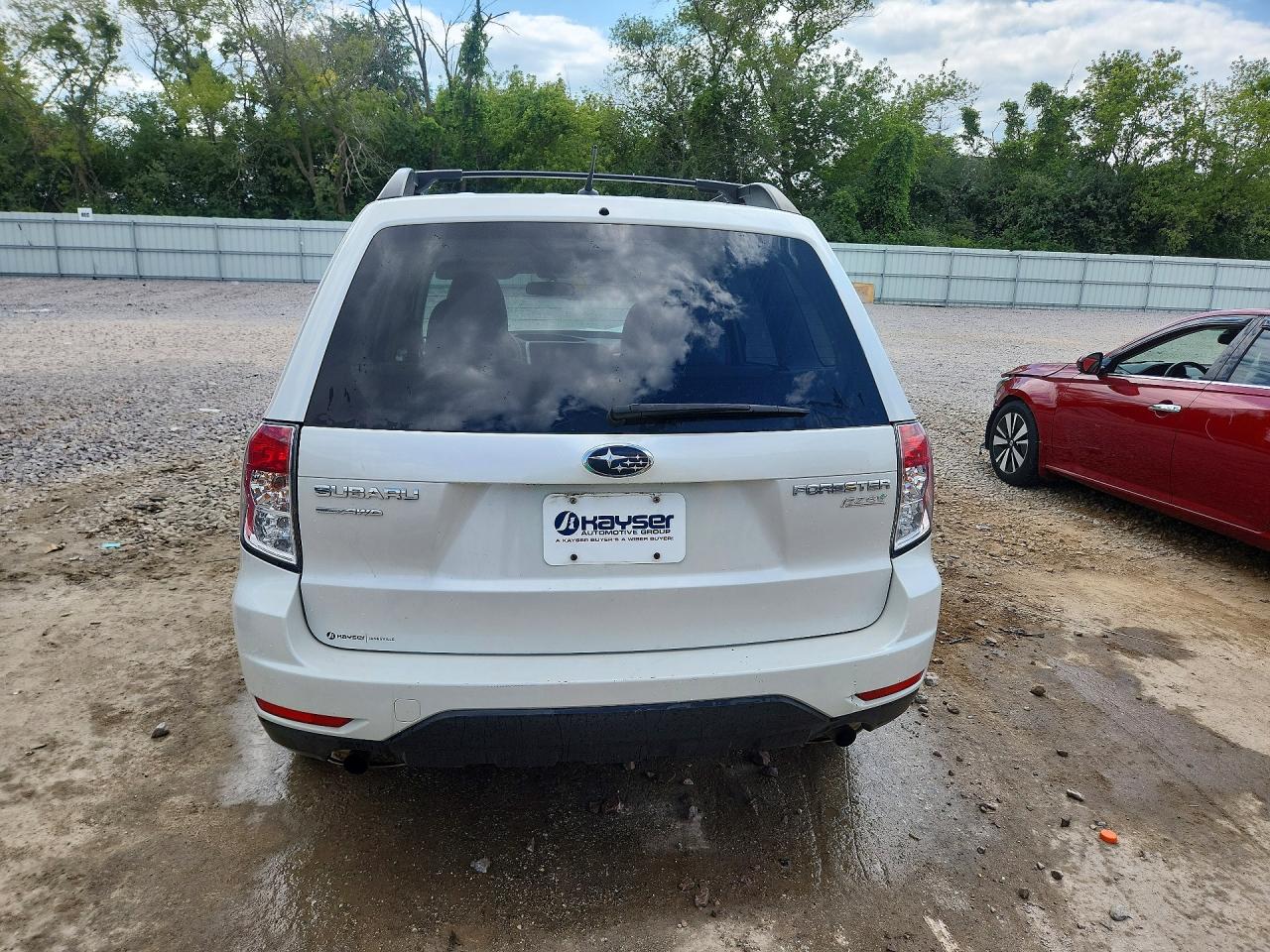 2012 Subaru Forester 2.5x Premium White vin: JF2SHADC6CH437911