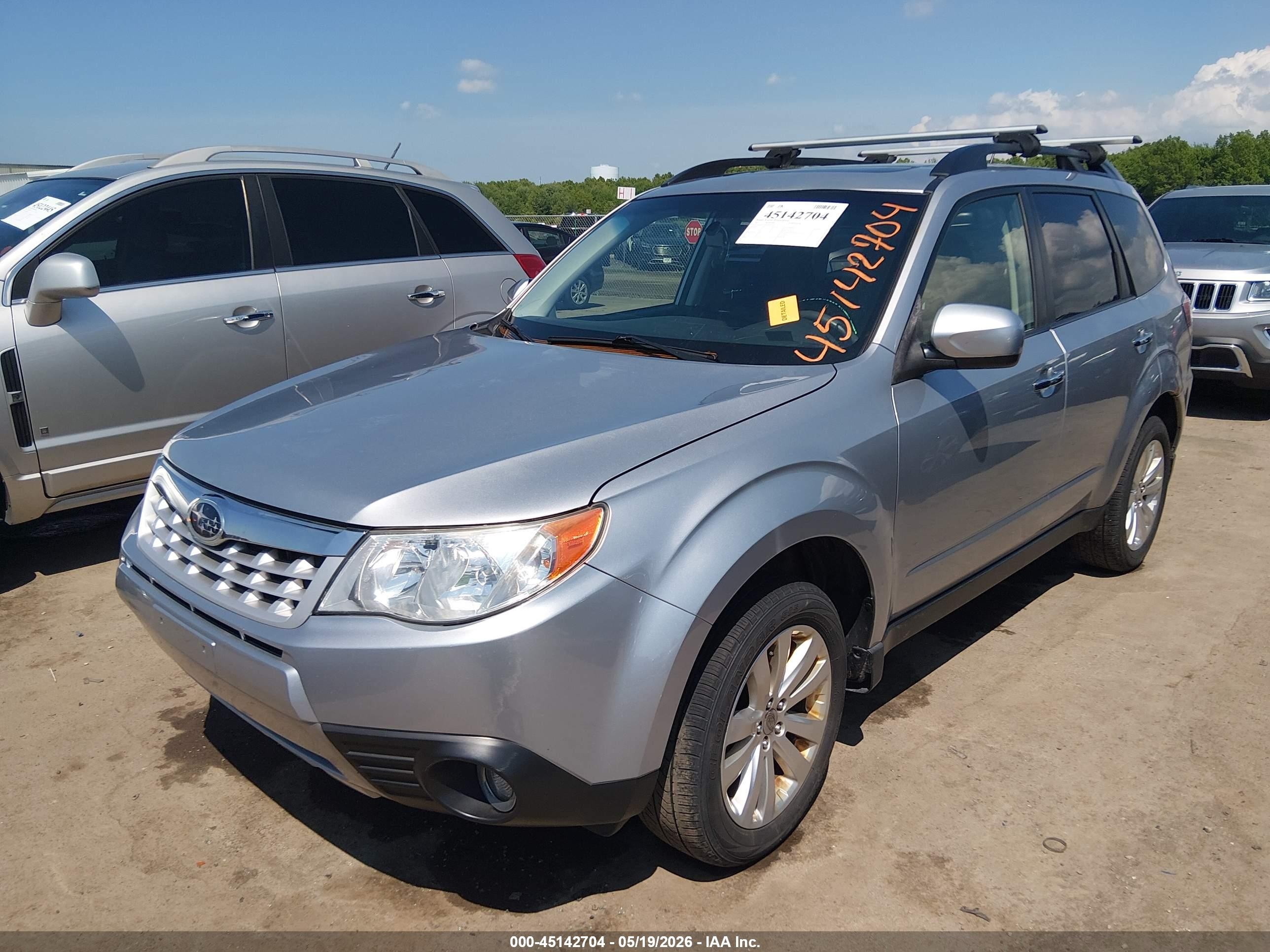 2013 Subaru Forester 2.5x Premium Серебряный vin: JF2SHADC6DH403436