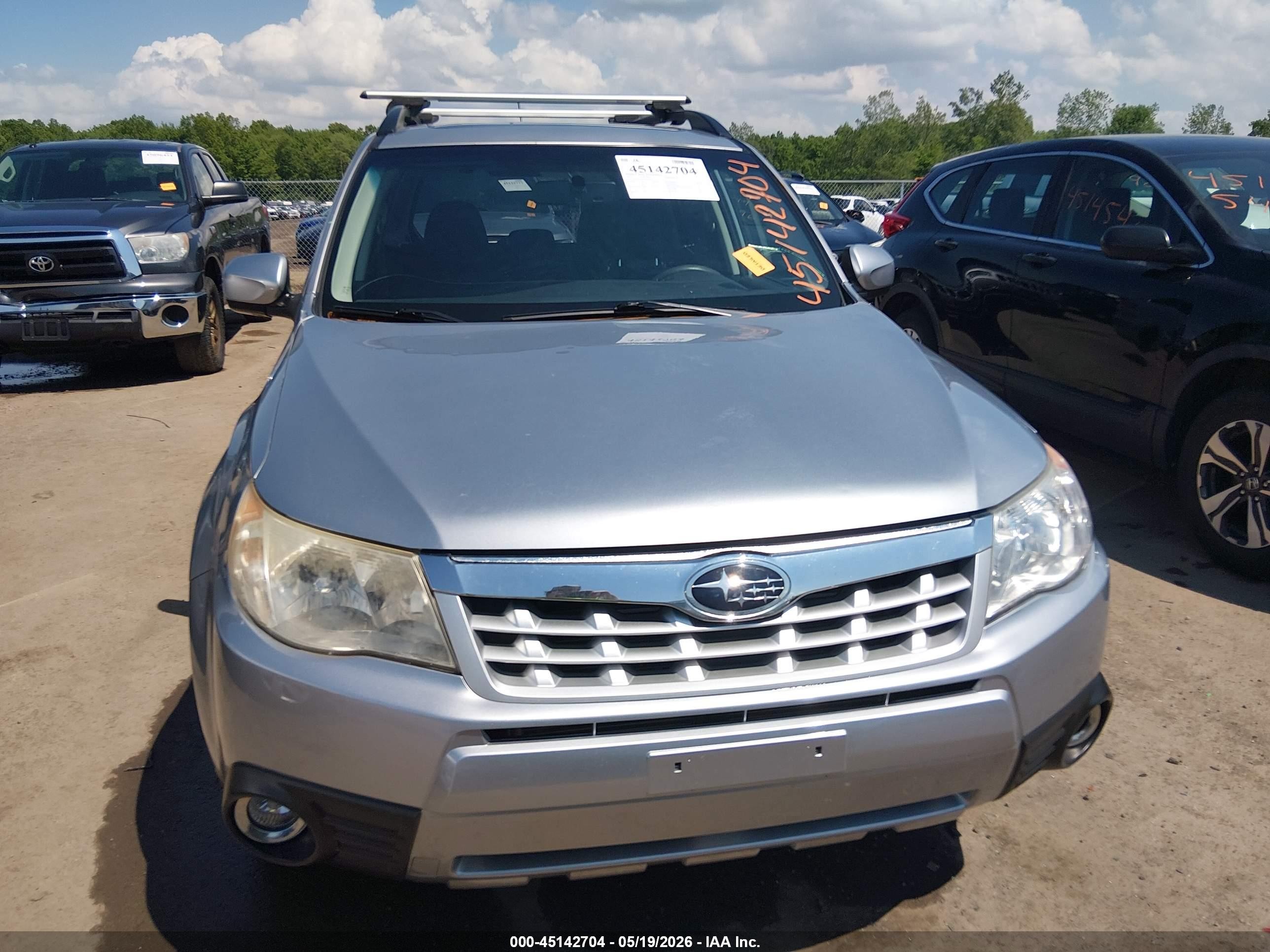 2013 Subaru Forester 2.5x Premium Серебряный vin: JF2SHADC6DH403436