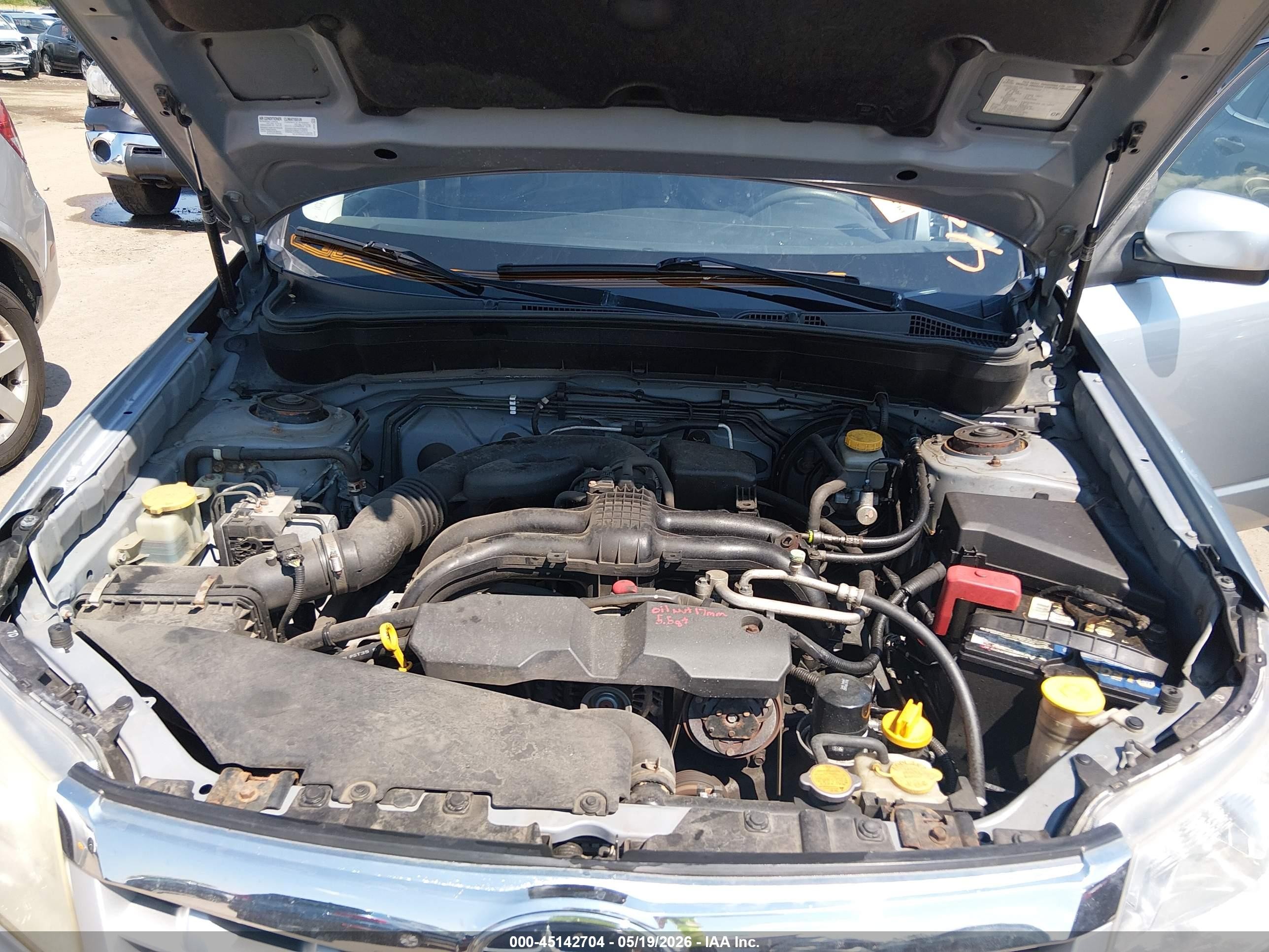 2013 Subaru Forester 2.5x Premium Серебряный vin: JF2SHADC6DH403436