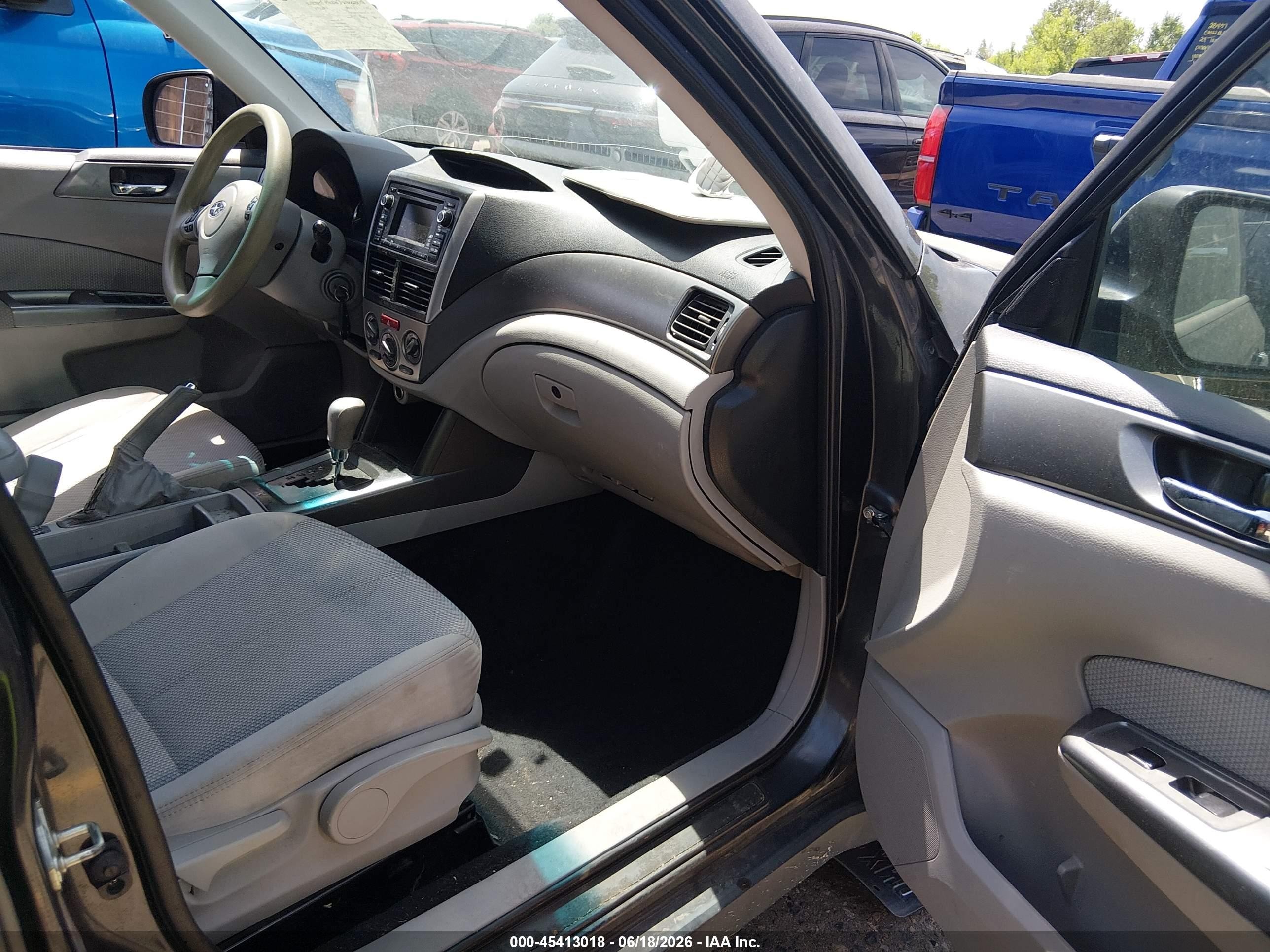 2013 Subaru Forester 2.5x Premium Серый vin: JF2SHADC6DH405641
