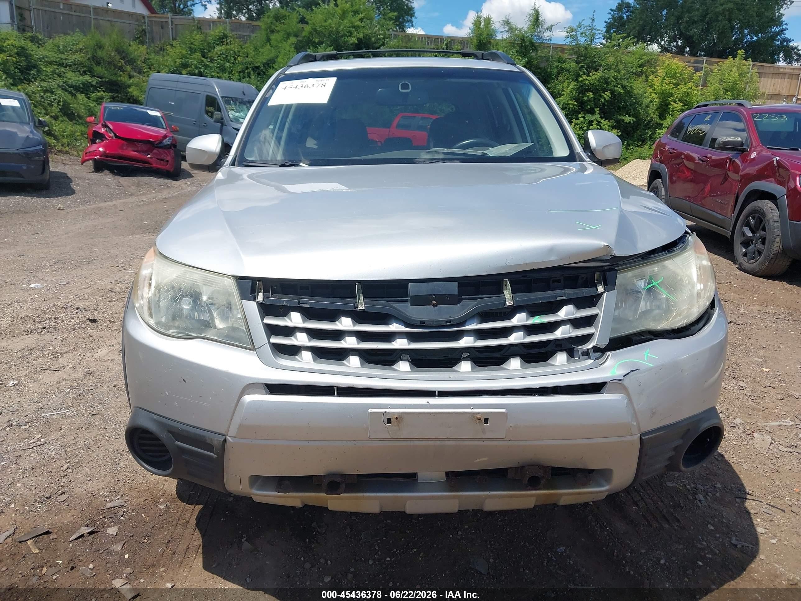 2011 Subaru Forester 2.5x Premium Silver vin: JF2SHADC7BG783518