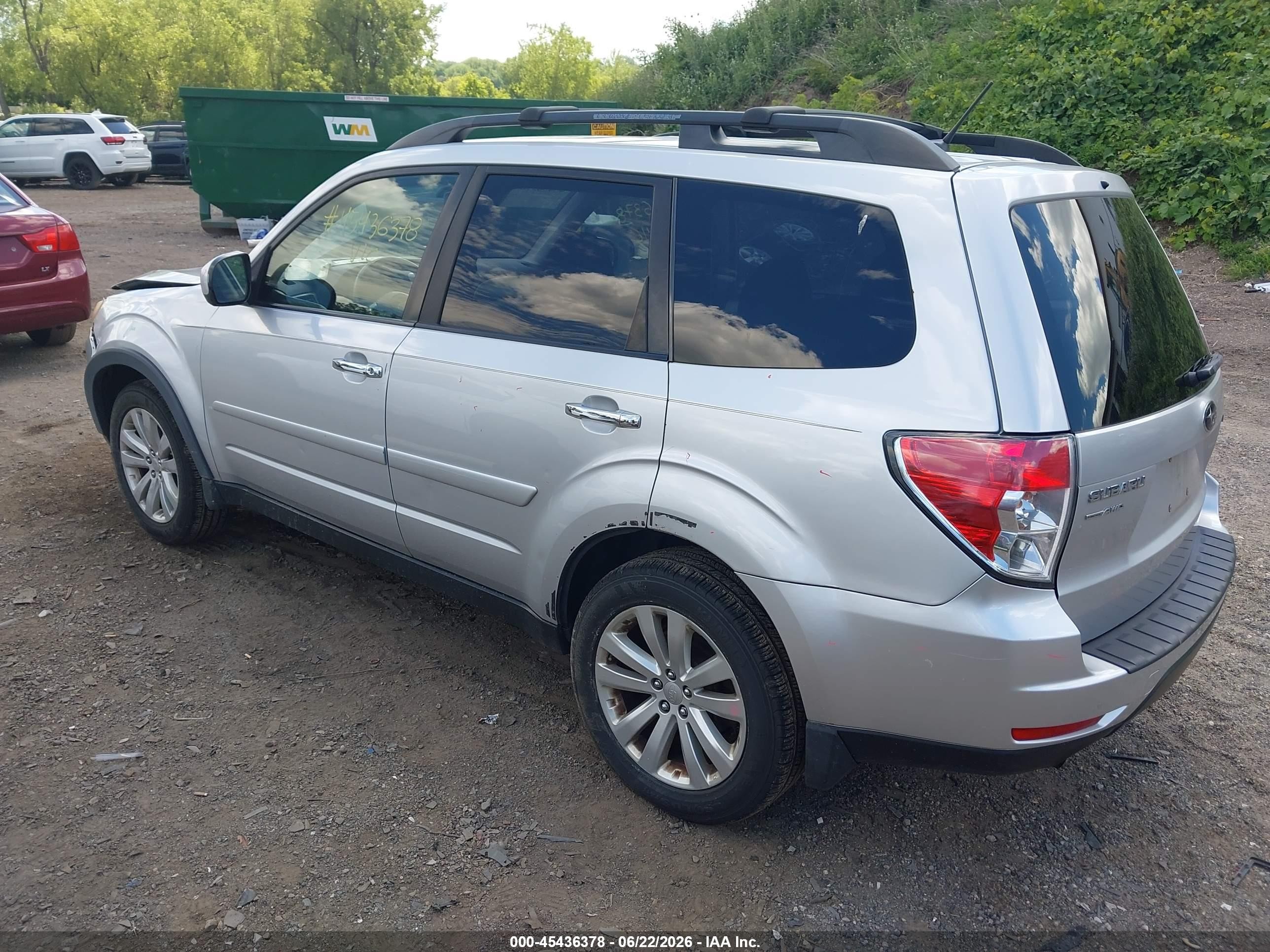 2011 Subaru Forester 2.5x Premium Silver vin: JF2SHADC7BG783518