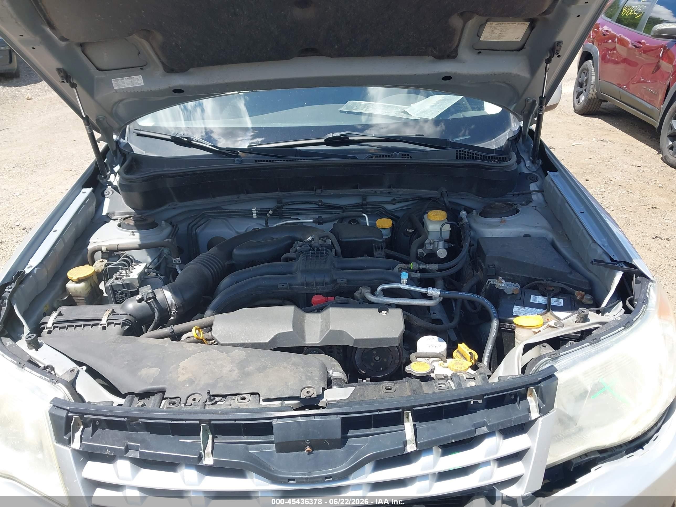 2011 Subaru Forester 2.5x Premium Silver vin: JF2SHADC7BG783518