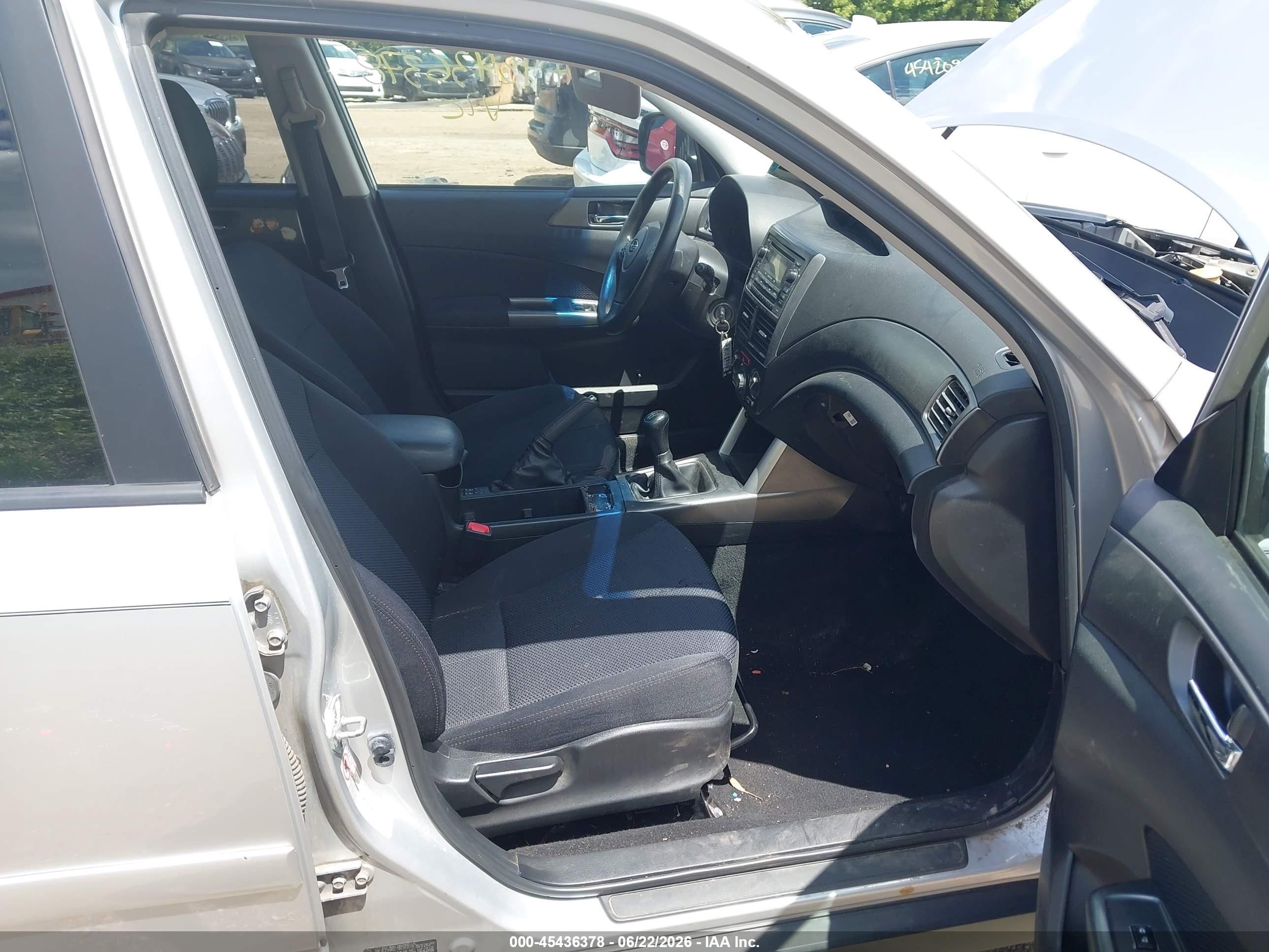 2011 Subaru Forester 2.5x Premium Silver vin: JF2SHADC7BG783518