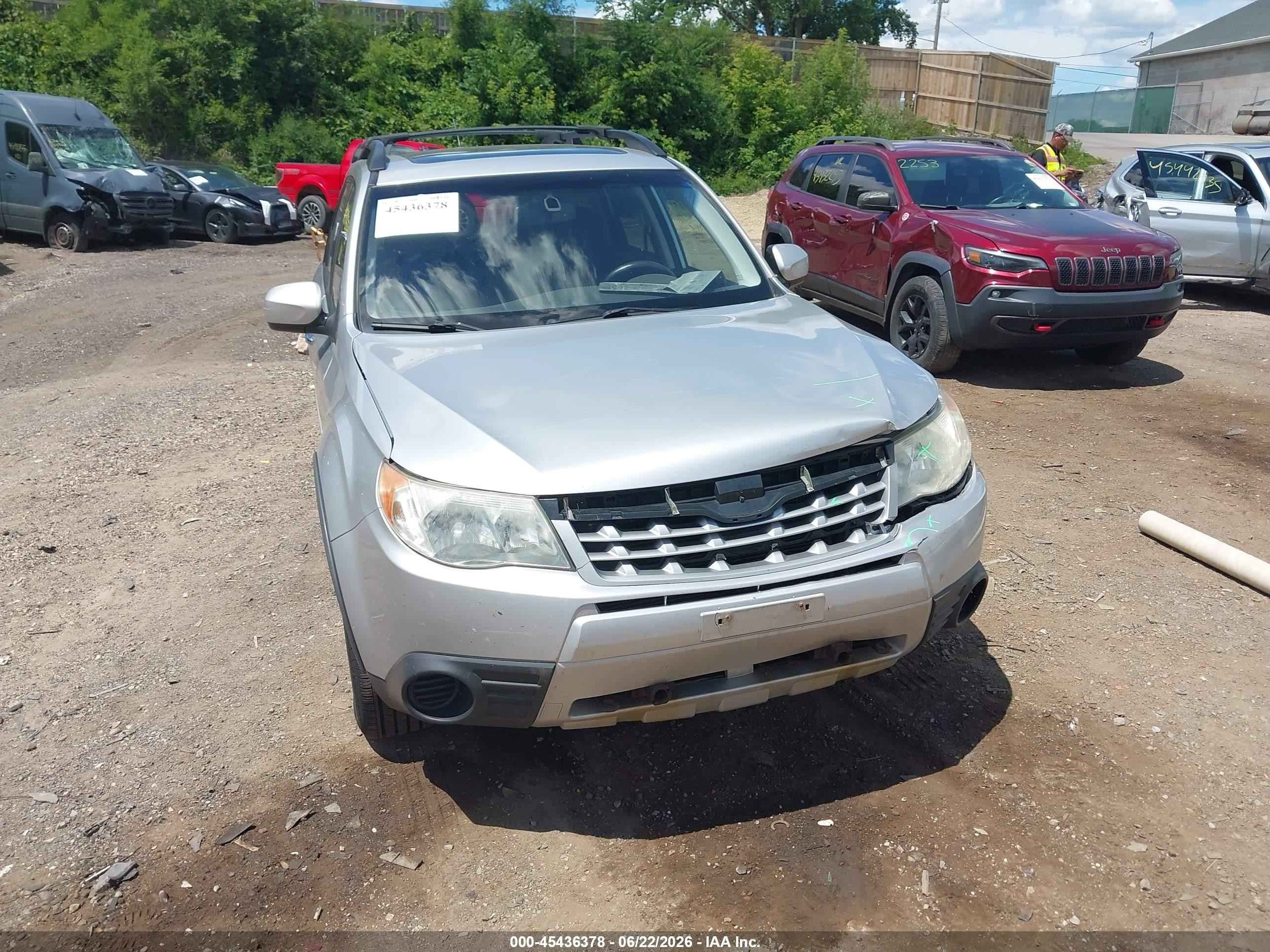2011 Subaru Forester 2.5x Premium Silver vin: JF2SHADC7BG783518