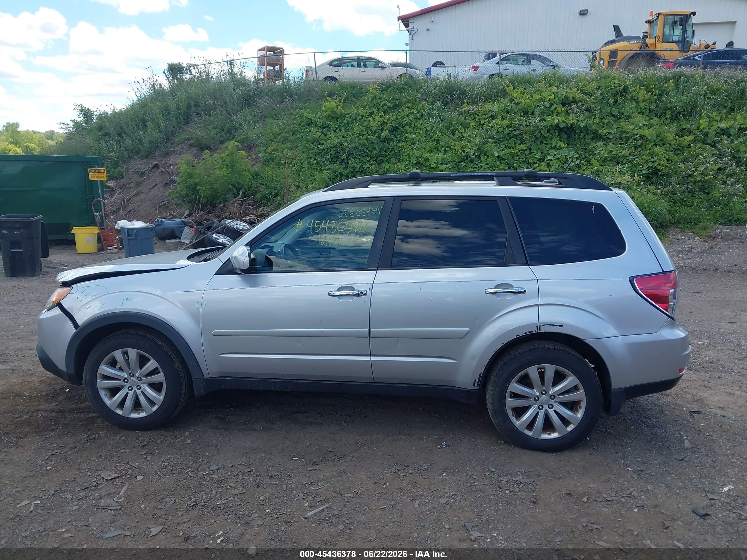 2011 Subaru Forester 2.5x Premium Silver vin: JF2SHADC7BG783518