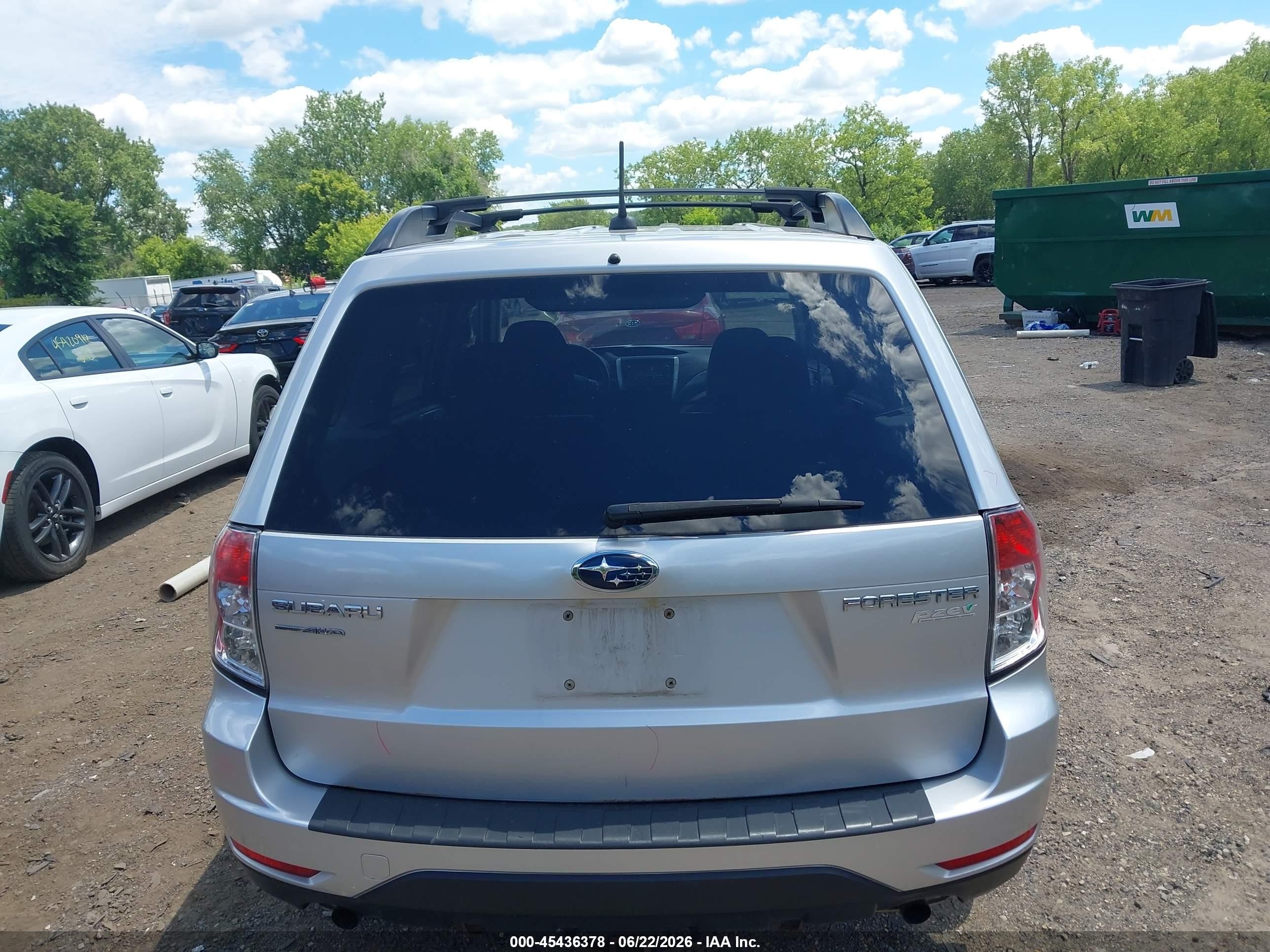 2011 Subaru Forester 2.5x Premium Silver vin: JF2SHADC7BG783518