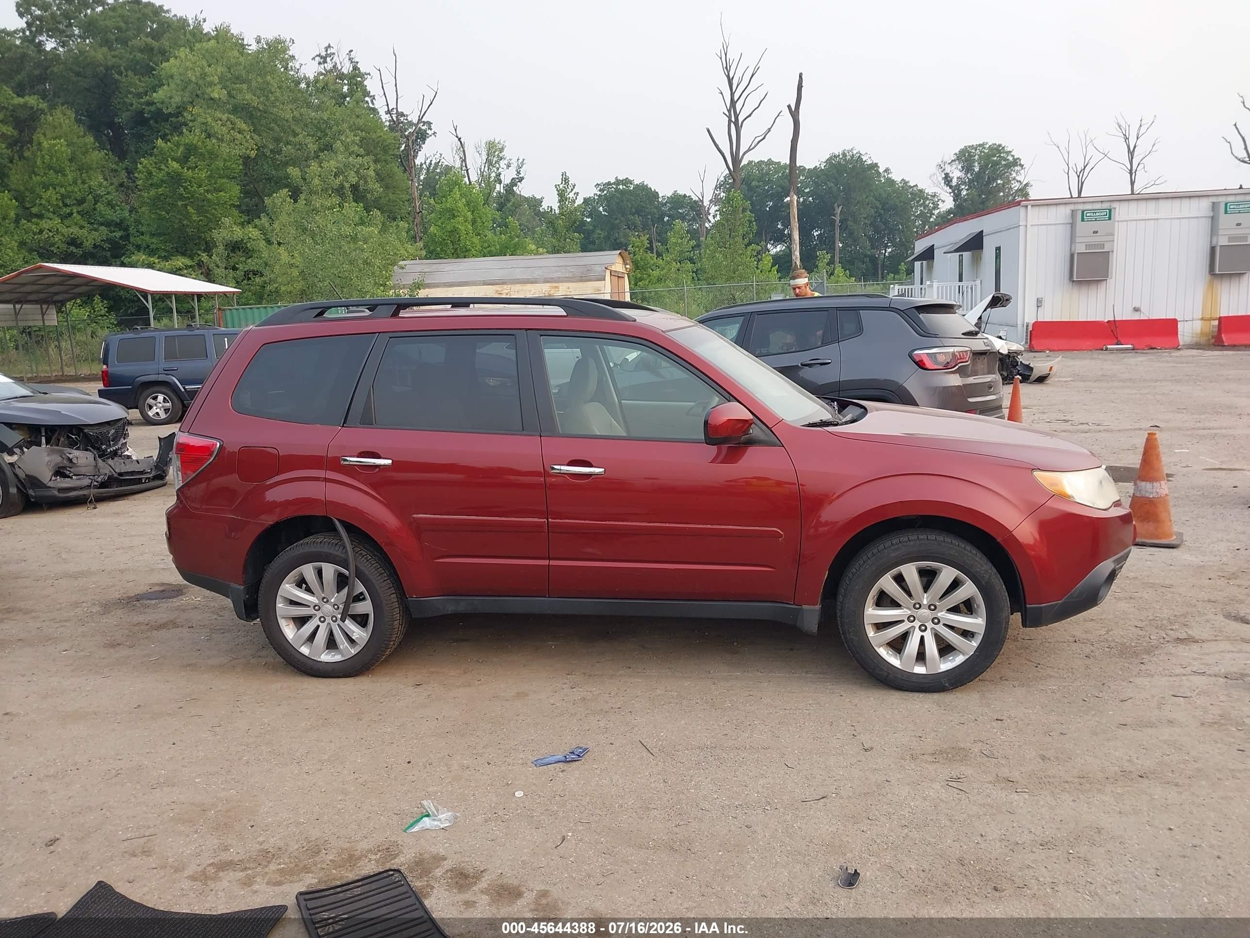 2011 Subaru Forester 2.5x Premium Red vin: JF2SHADC7BH713107
