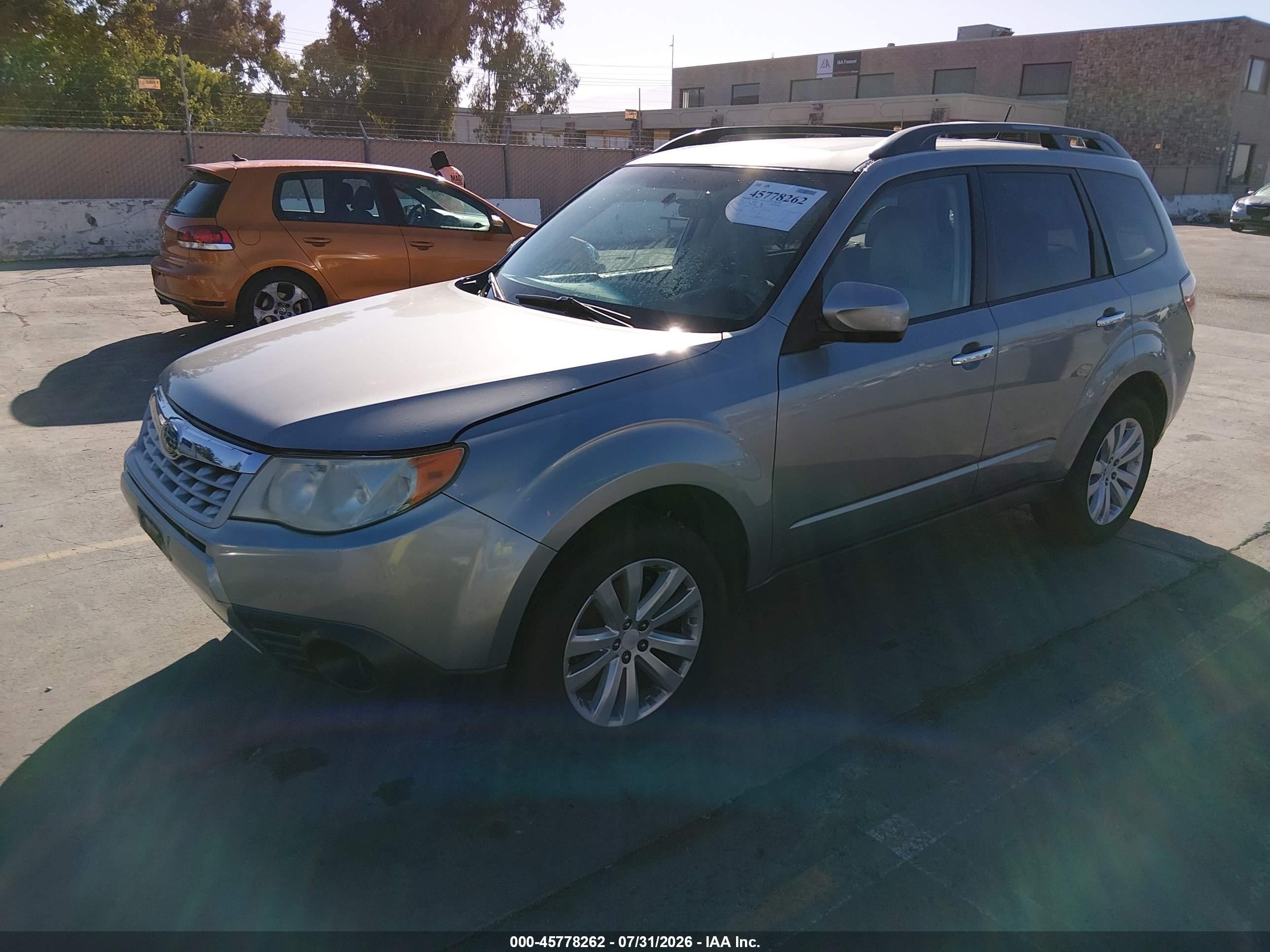 2011 Subaru Forester 2.5x Premium Серебряный vin: JF2SHADC7BH739898
