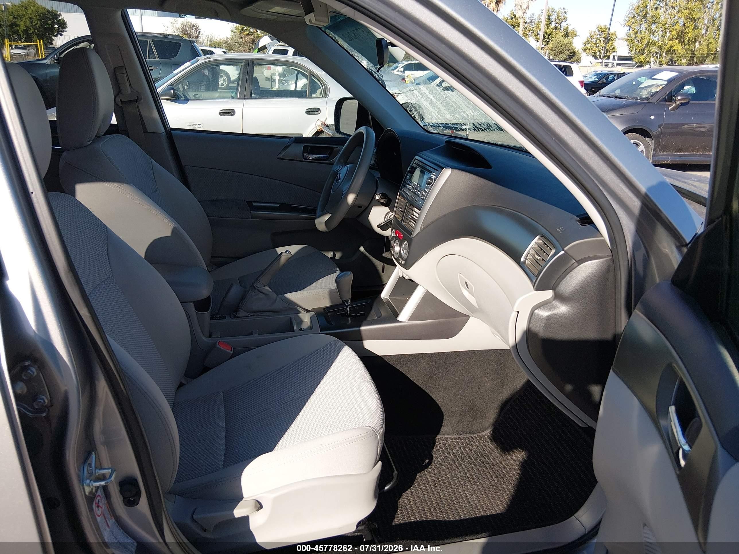 2011 Subaru Forester 2.5x Premium Серебряный vin: JF2SHADC7BH739898
