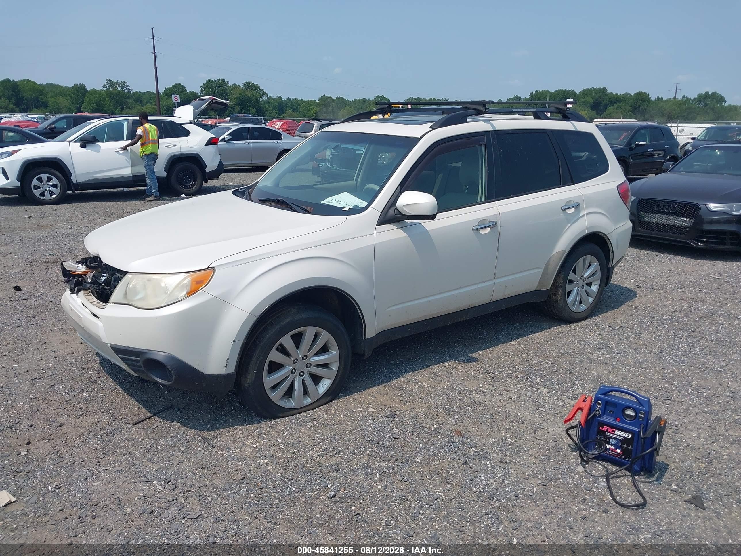 2011 Subaru Forester 2.5x Premium White vin: JF2SHADC7BH753395