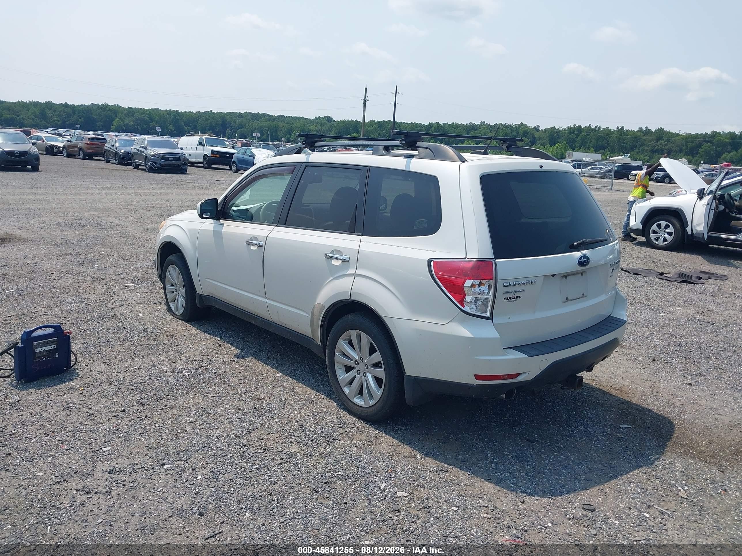 2011 Subaru Forester 2.5x Premium White vin: JF2SHADC7BH753395