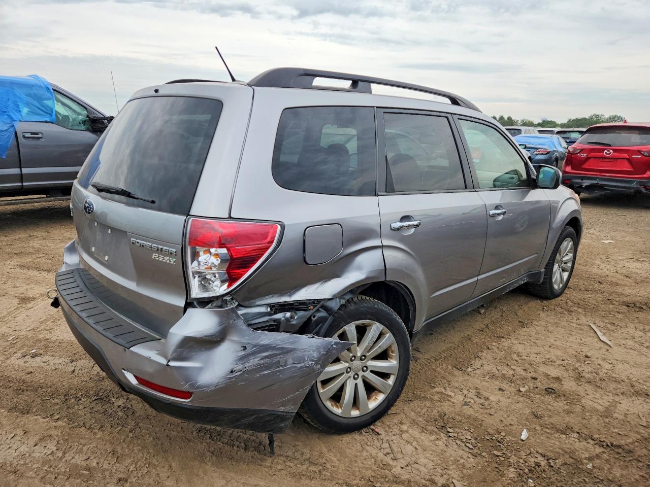 2011 Subaru Forester 2.5x Premium Silver vin: JF2SHADC7BH773646