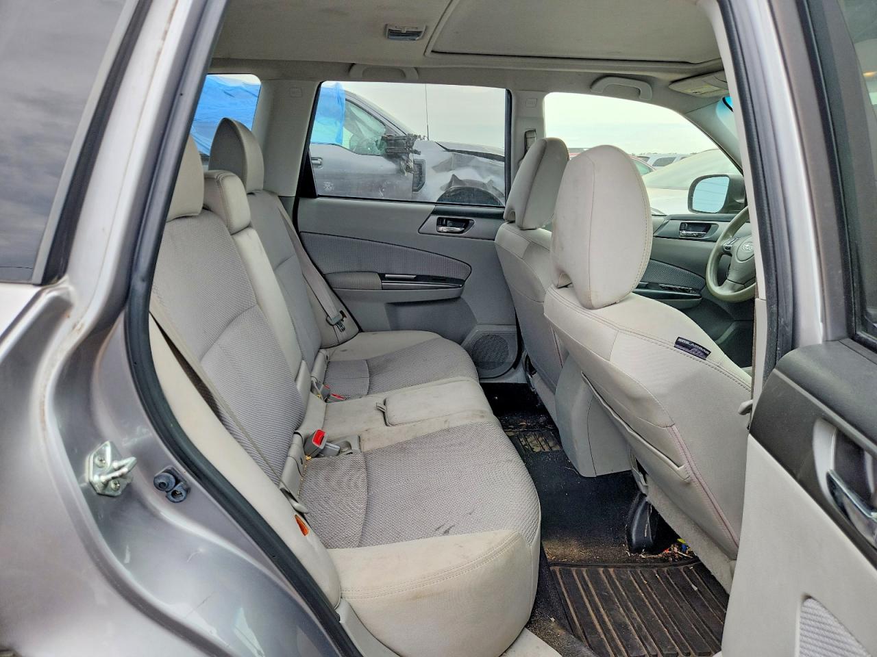 2011 Subaru Forester 2.5x Premium Silver vin: JF2SHADC7BH773646